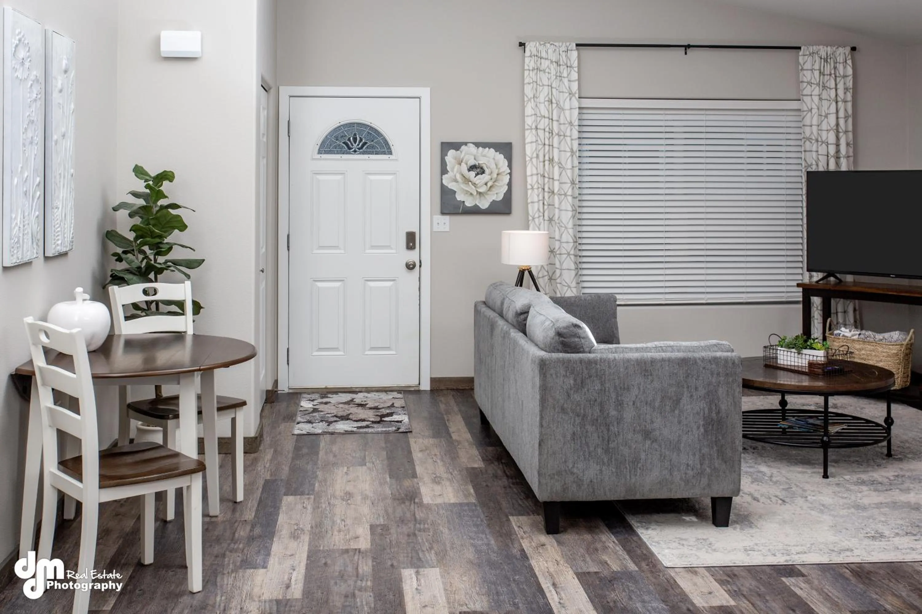 Living room in Susitna Suites
