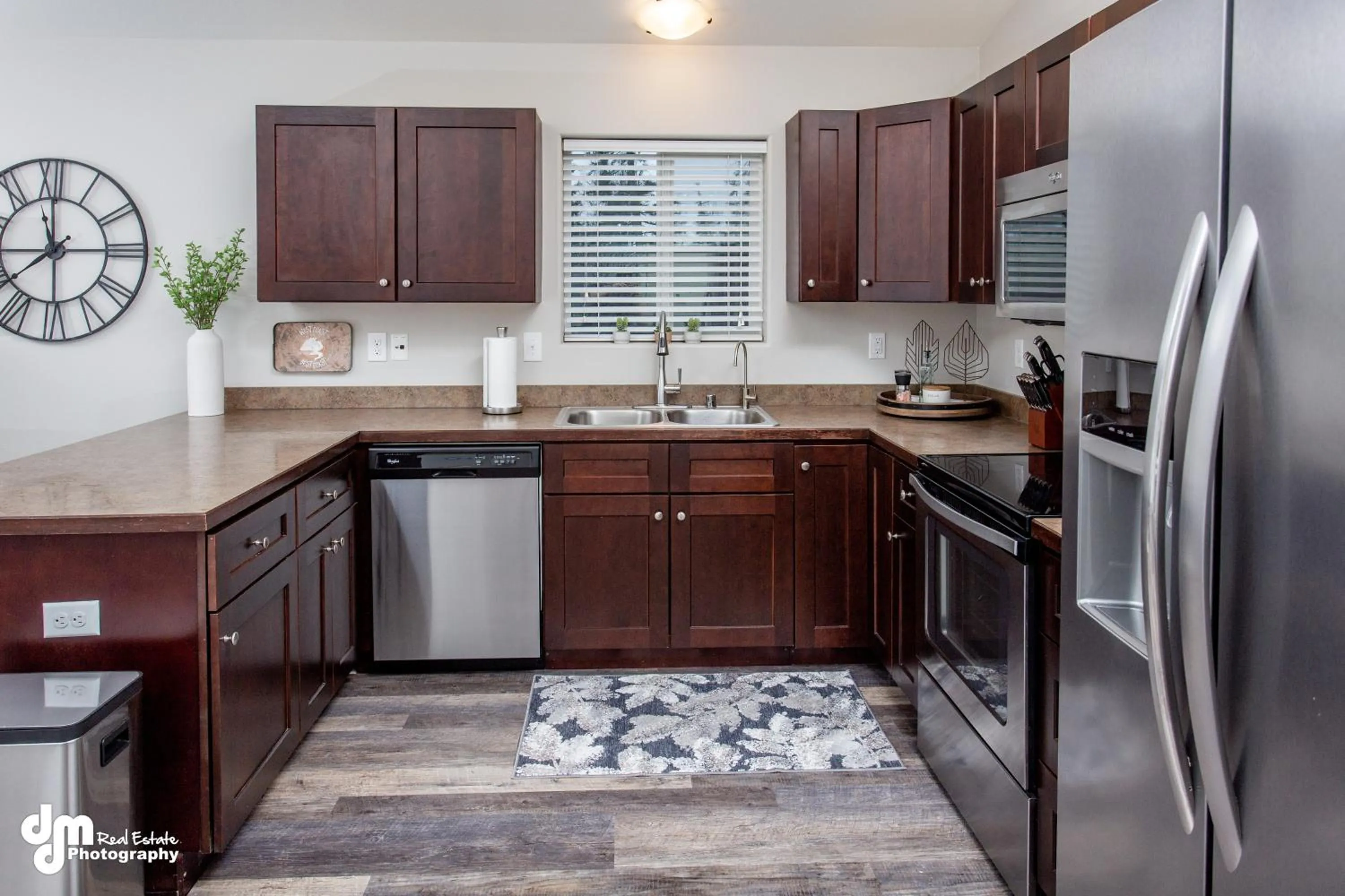 Kitchen or kitchenette in Susitna Suites