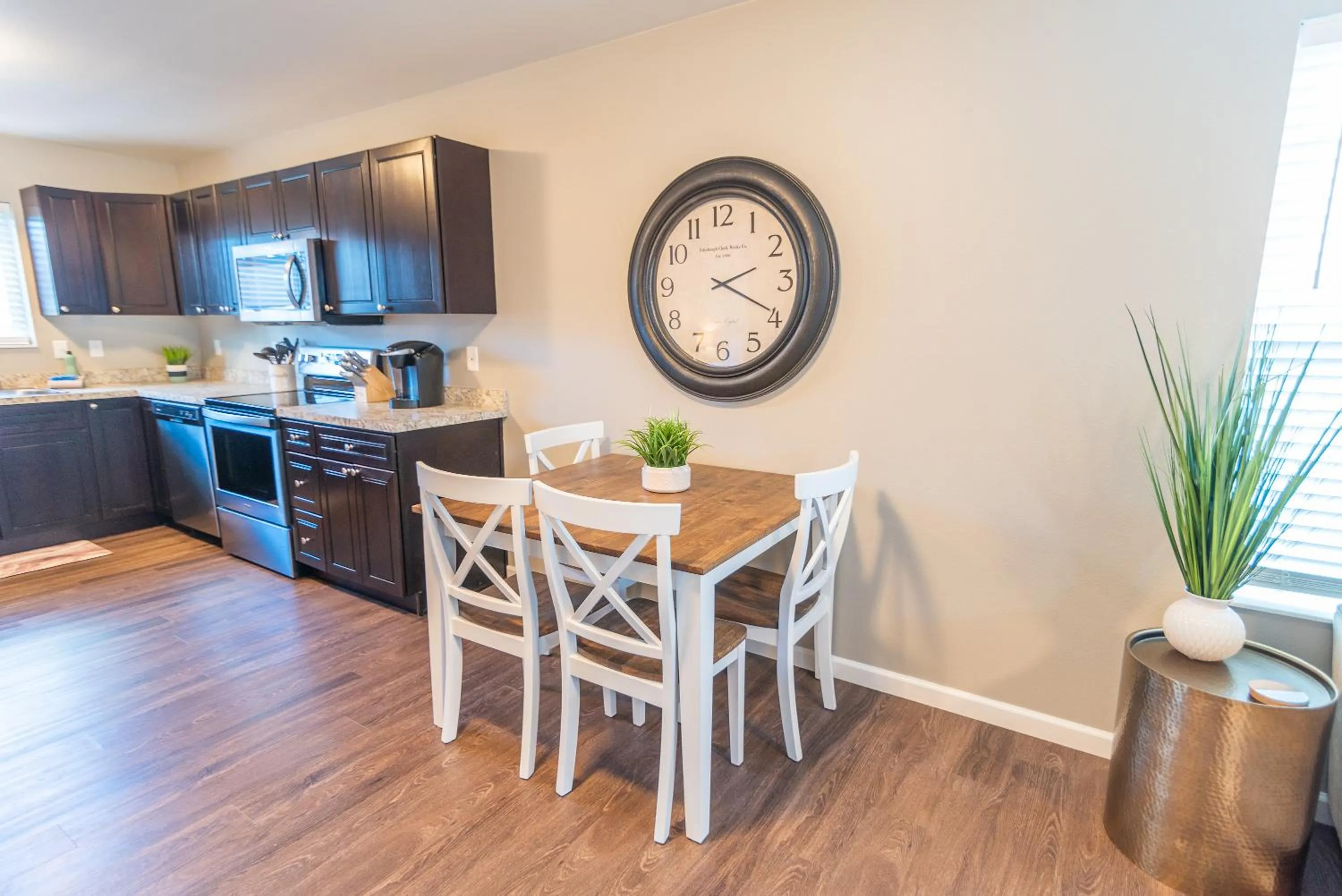 Dining area in Susitna Suites