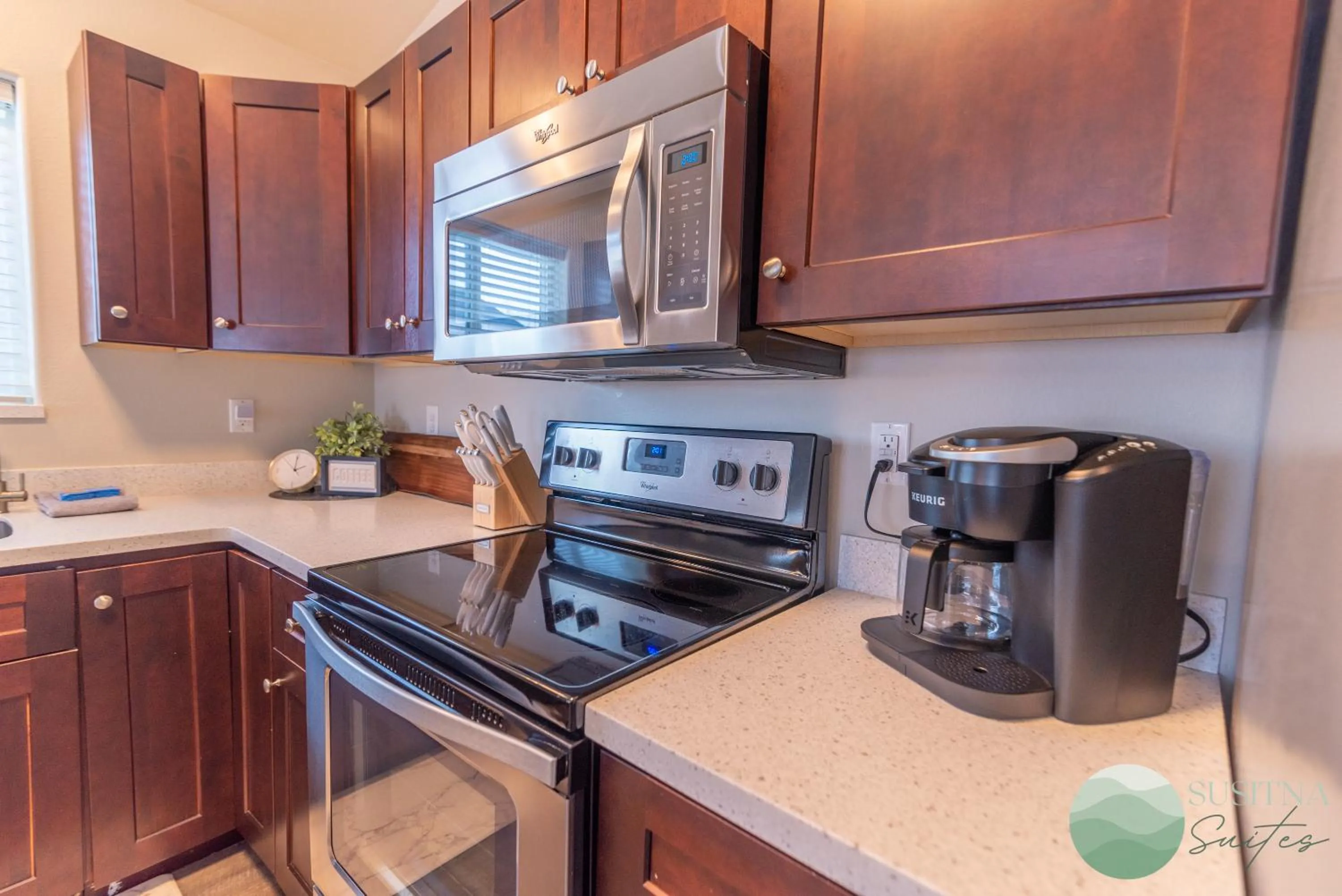 Coffee/tea facilities in Susitna Suites