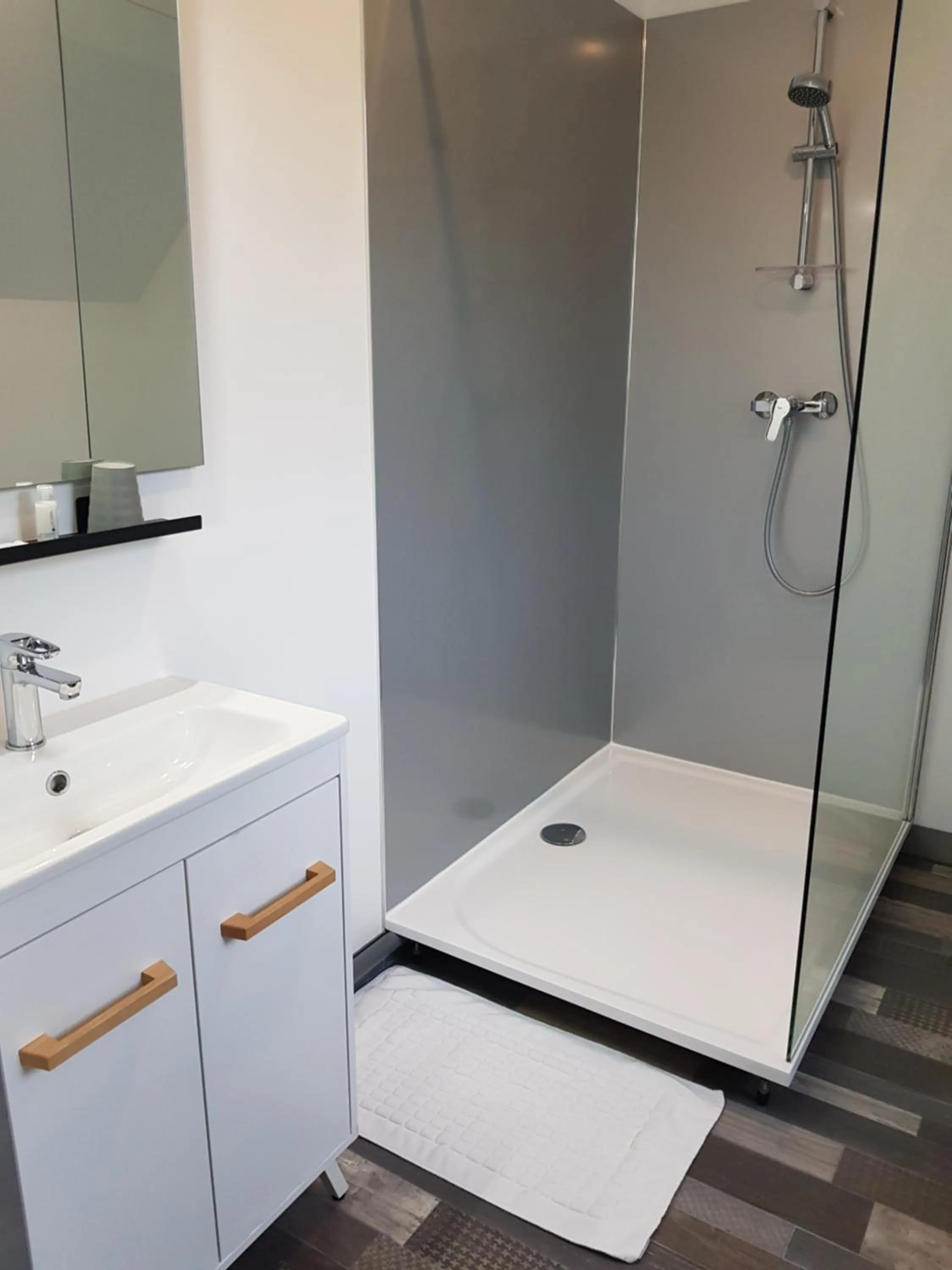 Shower in chambres et gites d'étretat