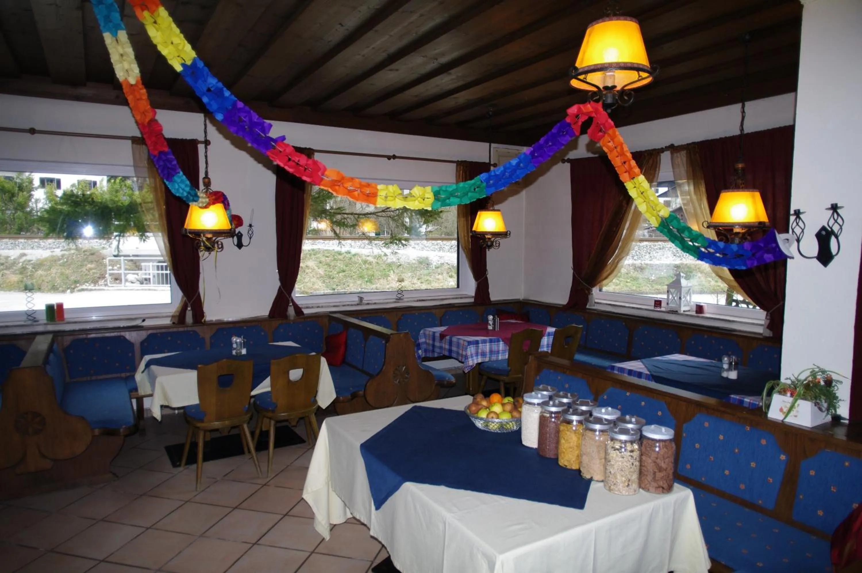 Restaurant/places to eat in Apartment House Seerose self check-in