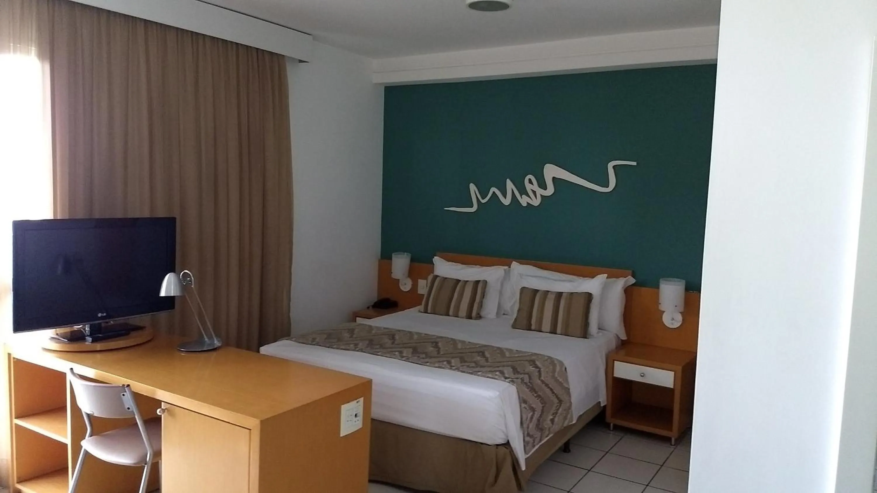 Bed in Bristol Praia do Canto Apart Hotel