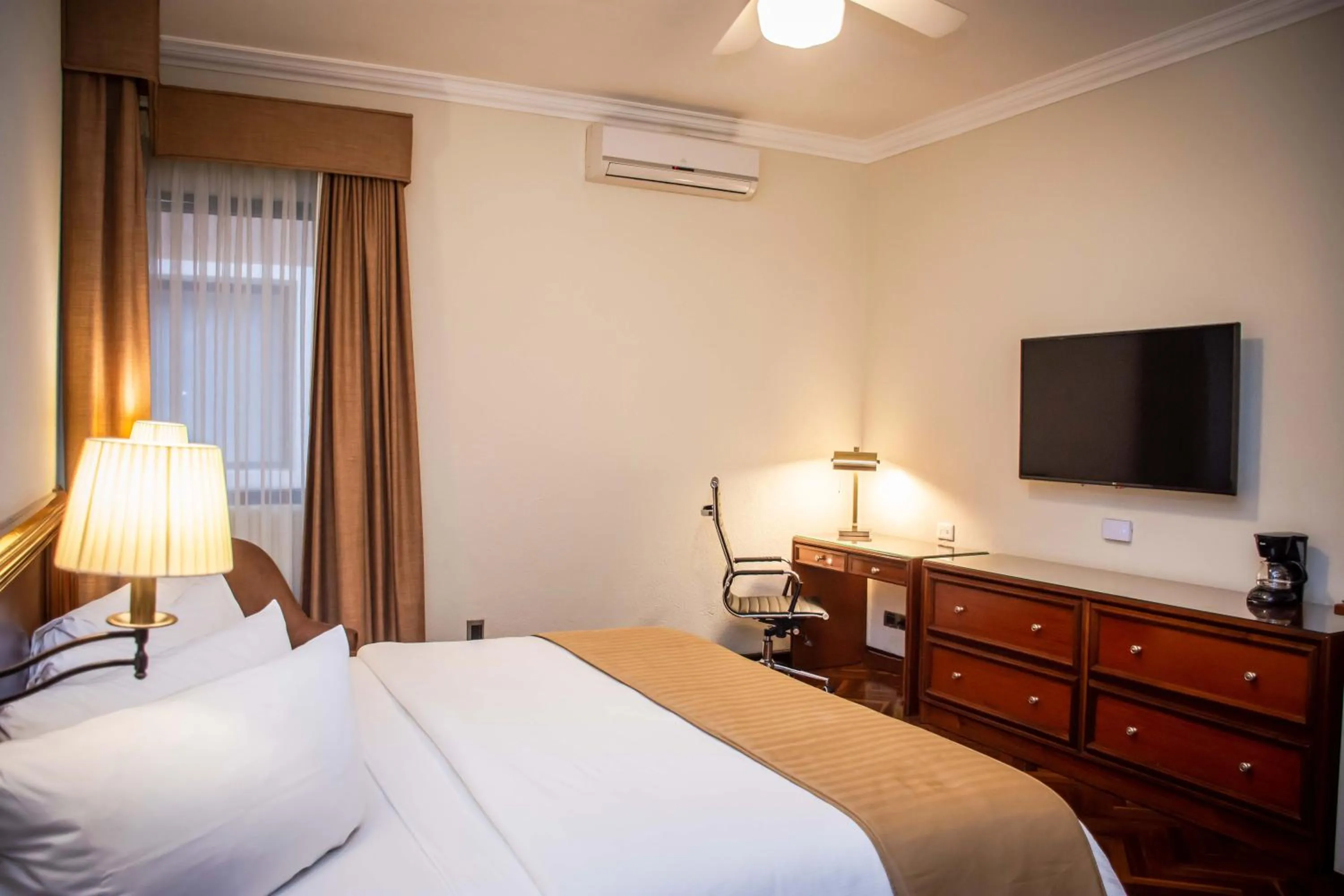 Photo of the whole room, Bed in Best Western Plus Hotel Stofella