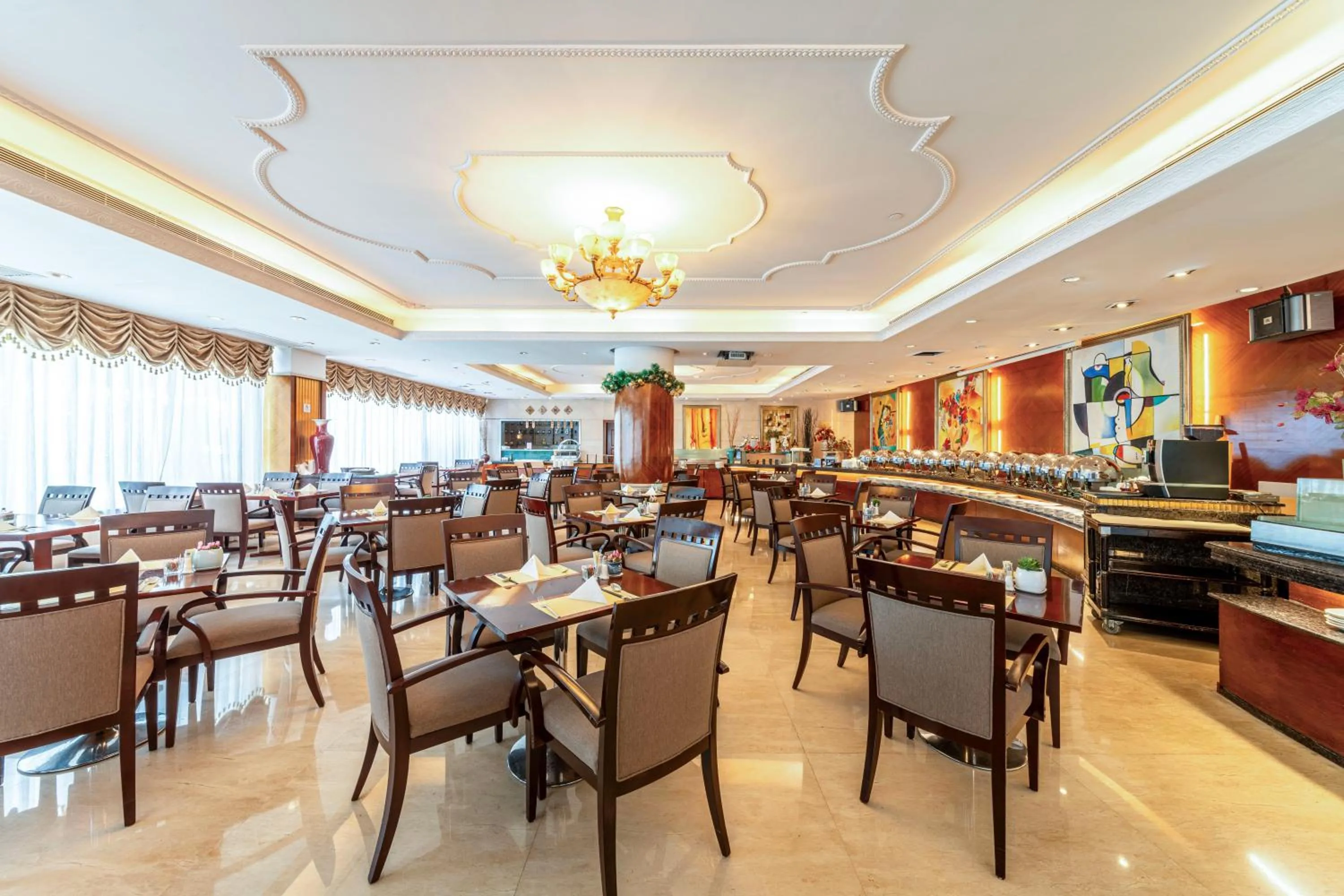 Restaurant/places to eat in Grand International Hotel