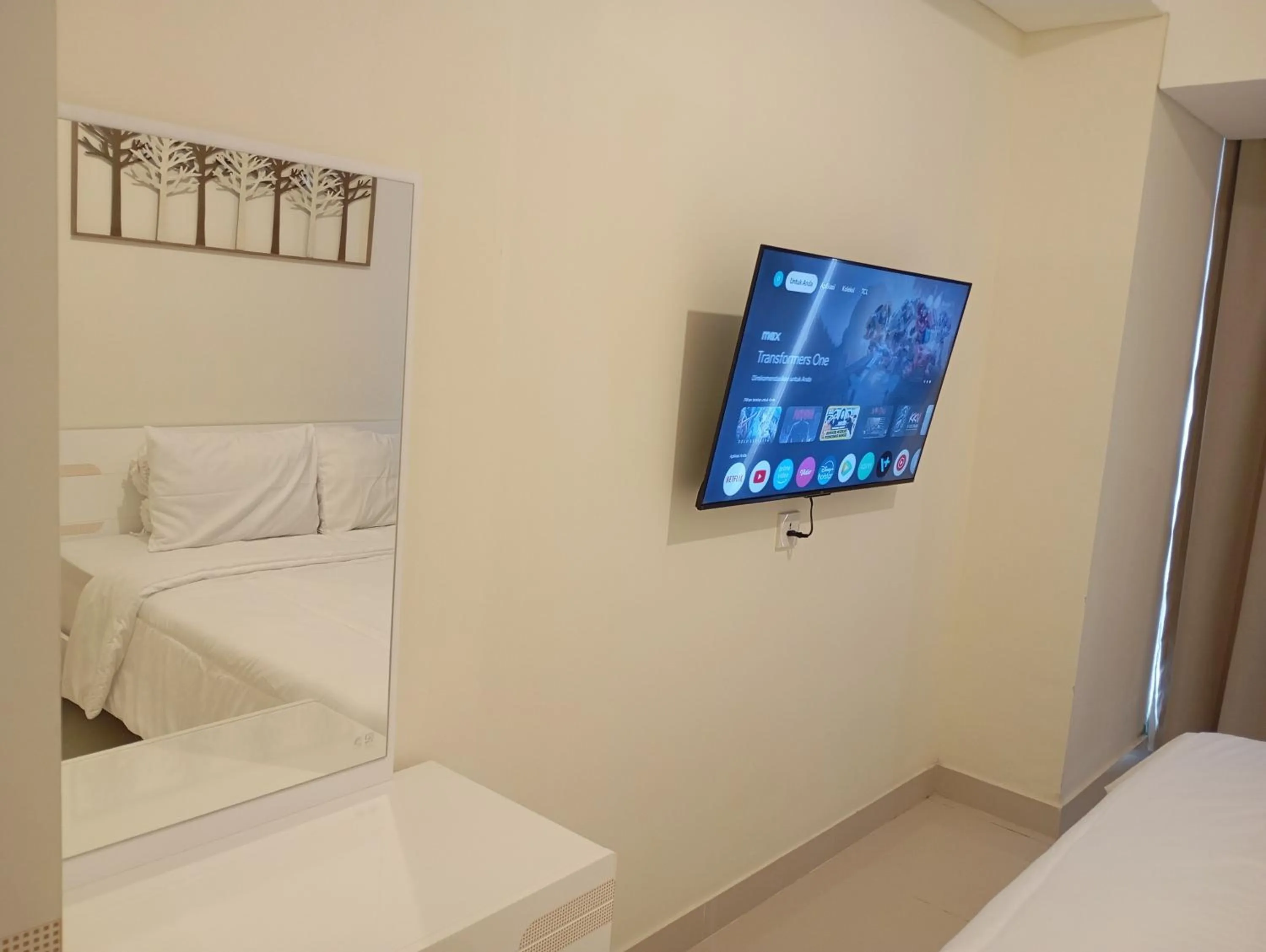 TV and multimedia, Bed in SleepRest @ Pollux Habibie