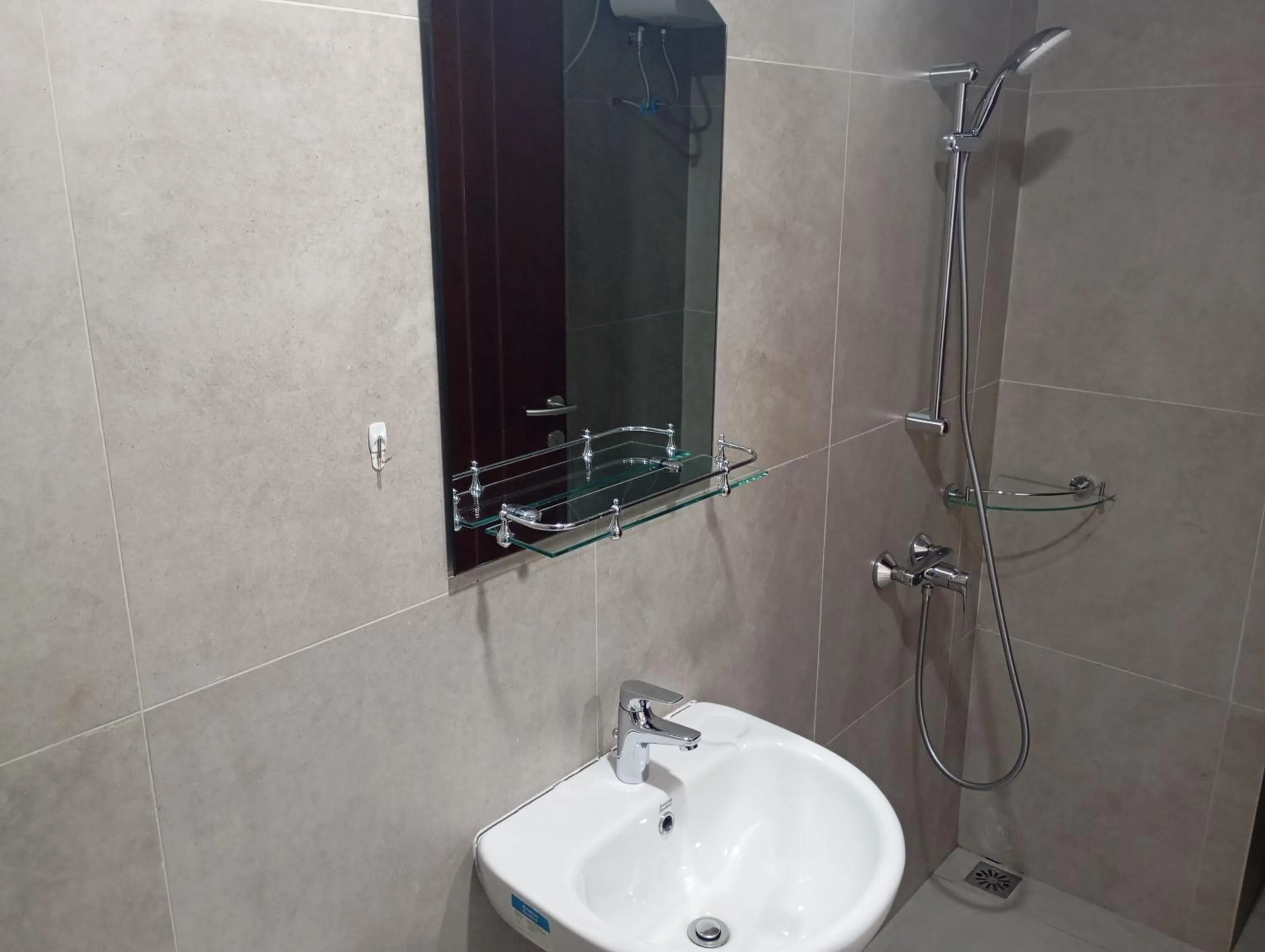 Shower in SleepRest @ Pollux Habibie