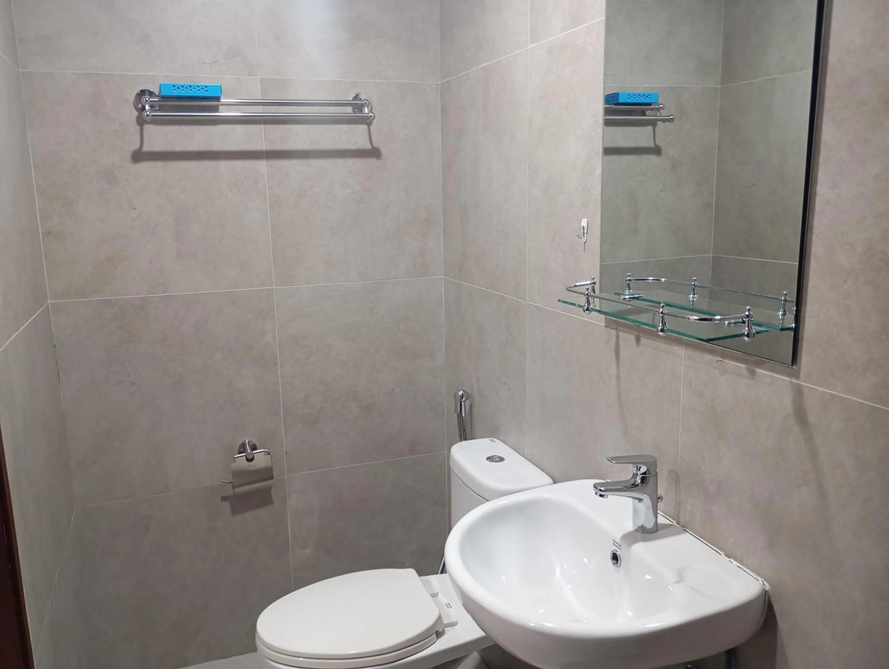 Shower in SleepRest @ Pollux Habibie