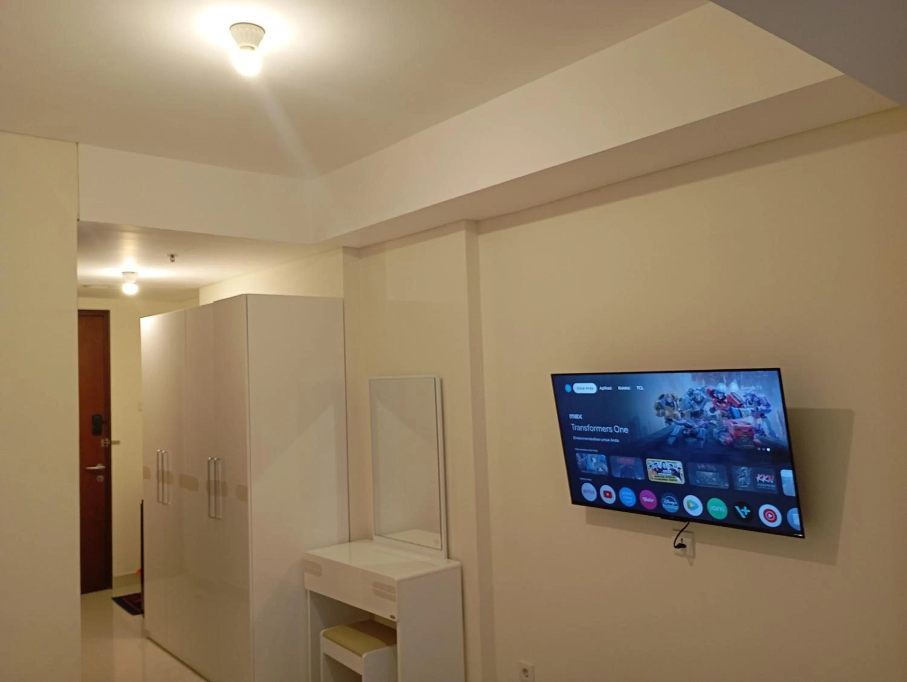 TV and multimedia in SleepRest @ Pollux Habibie