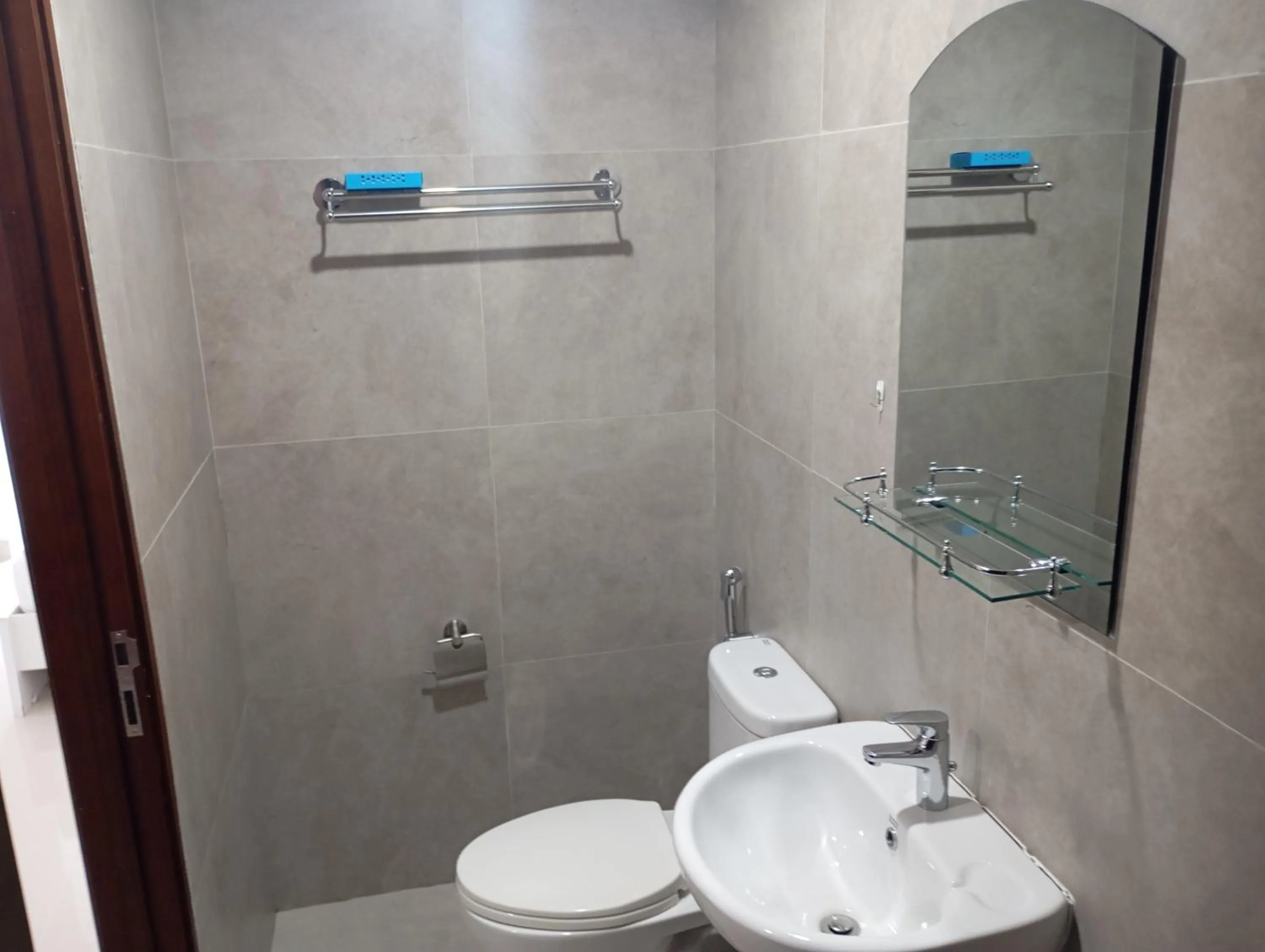 Shower in SleepRest @ Pollux Habibie