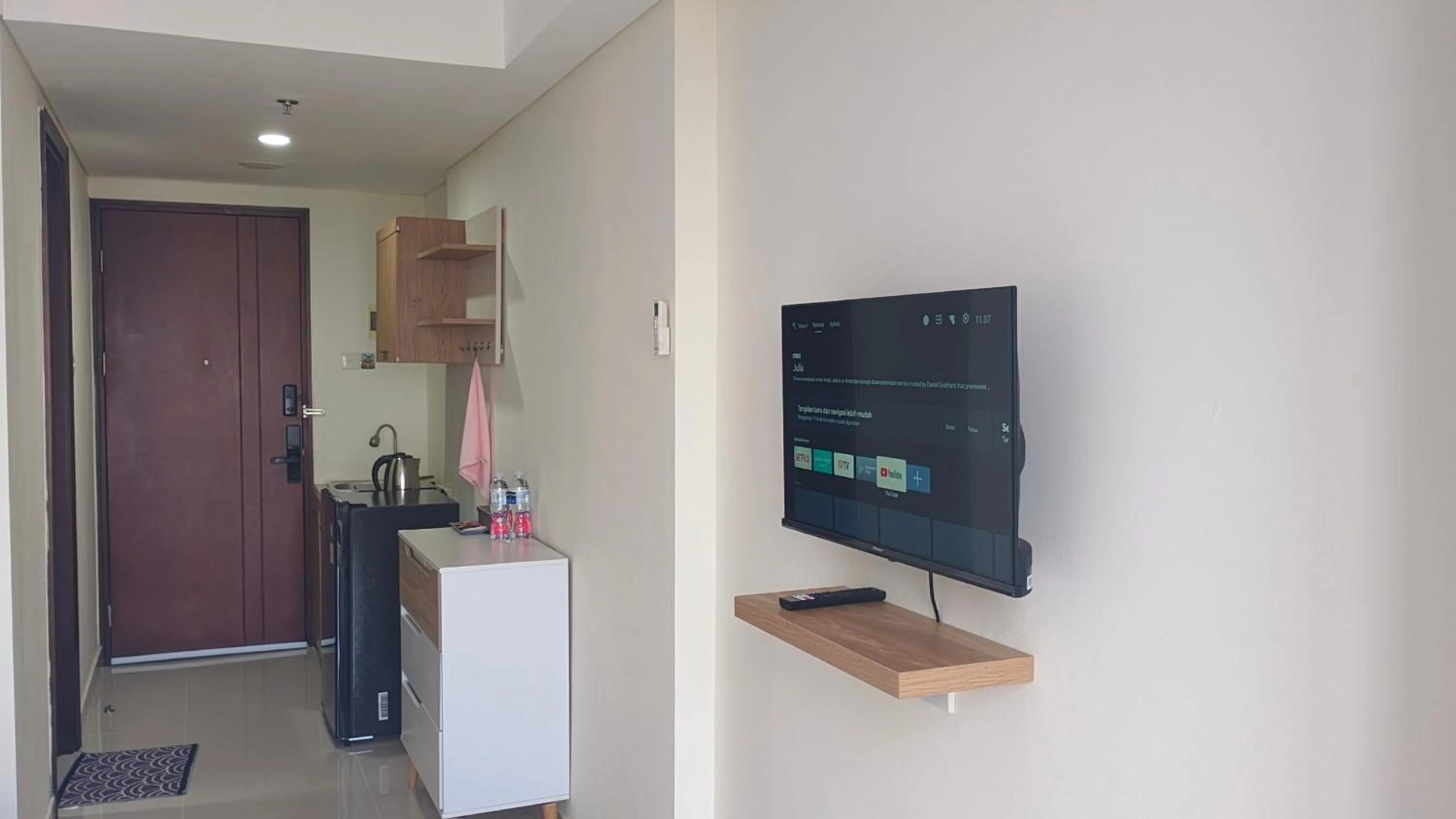 TV and multimedia in SleepRest @ Pollux Habibie