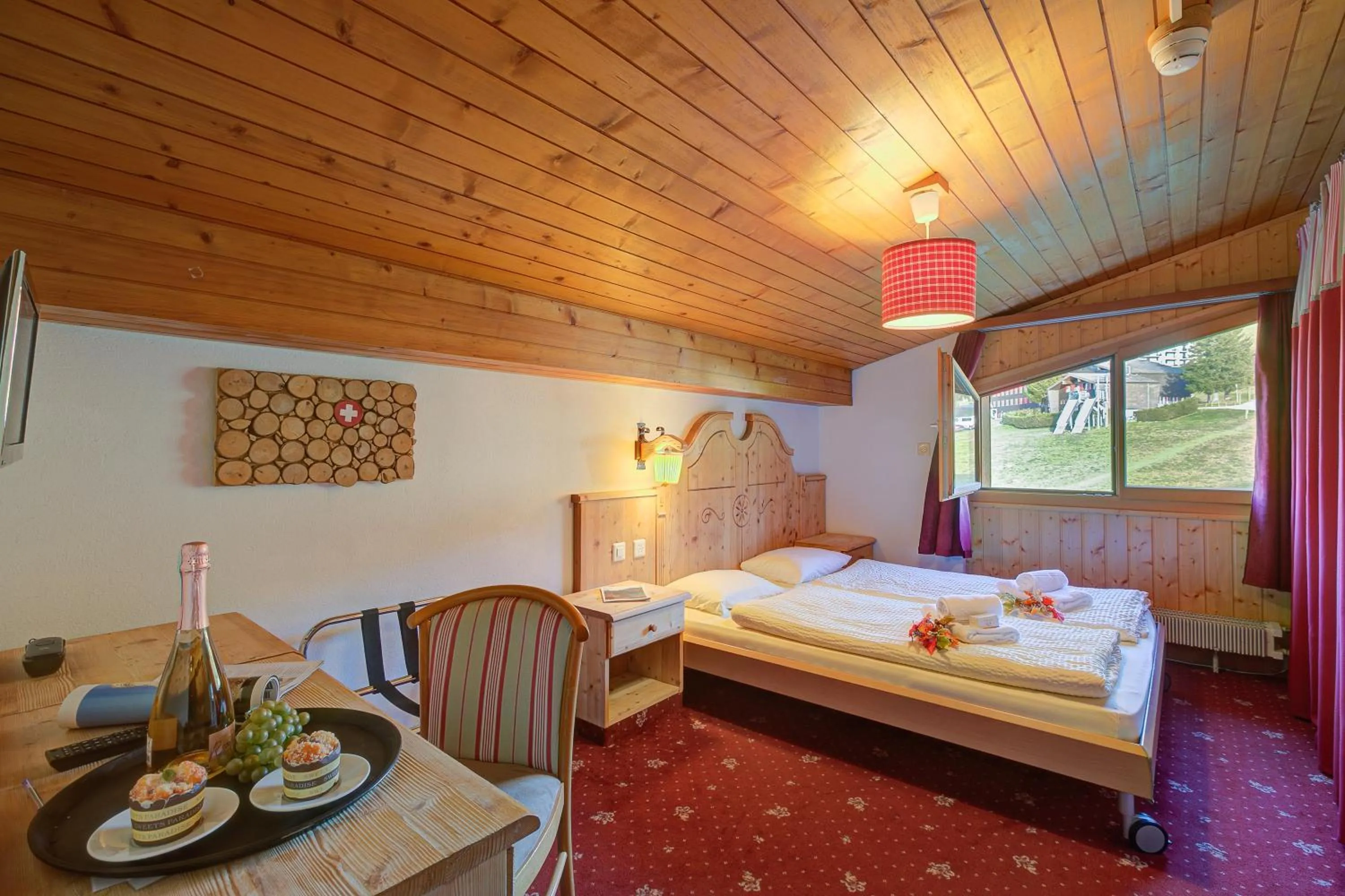 Living room, Bed in Hotel Relais Alpin