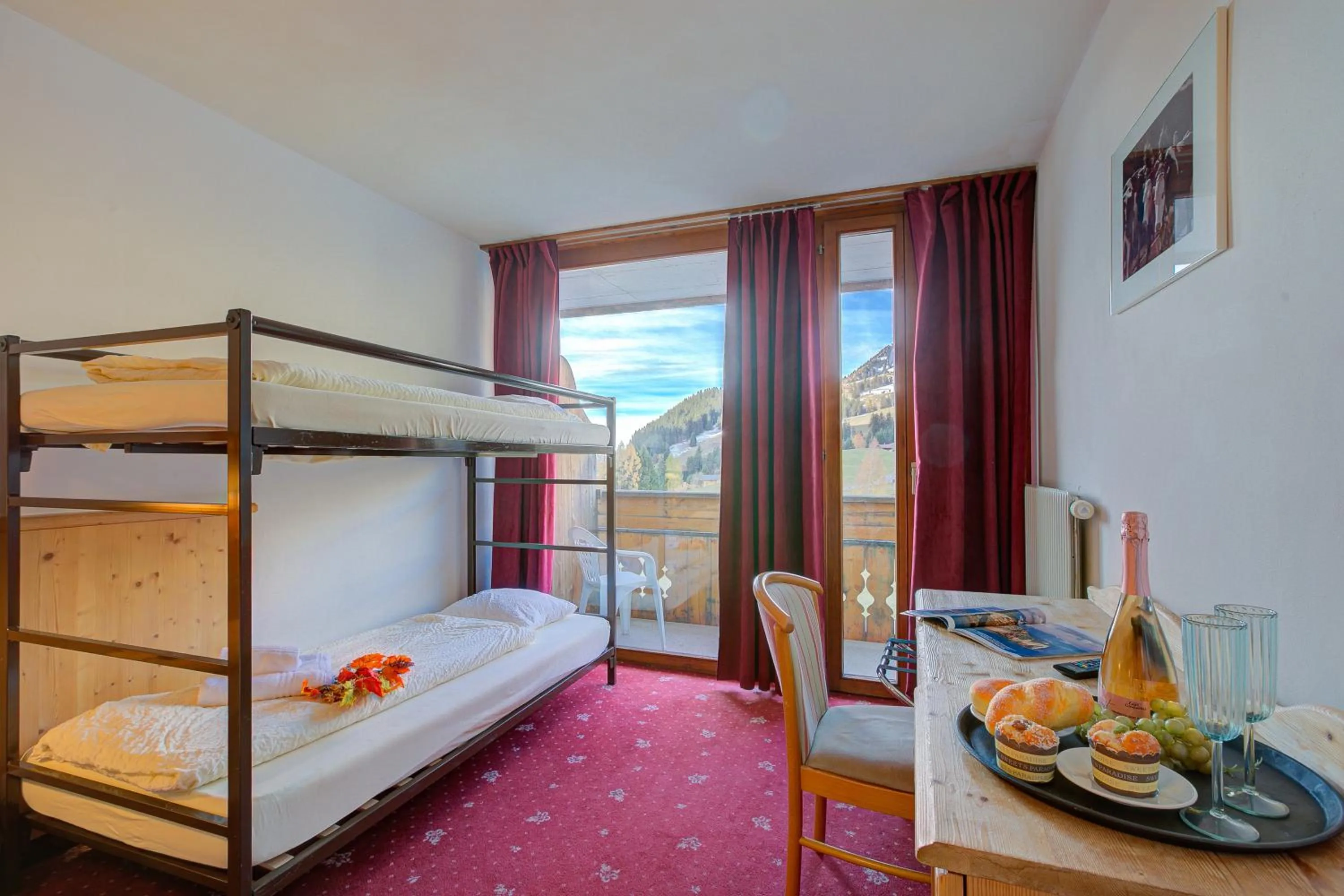 bunk bed, Bed in Hotel Relais Alpin