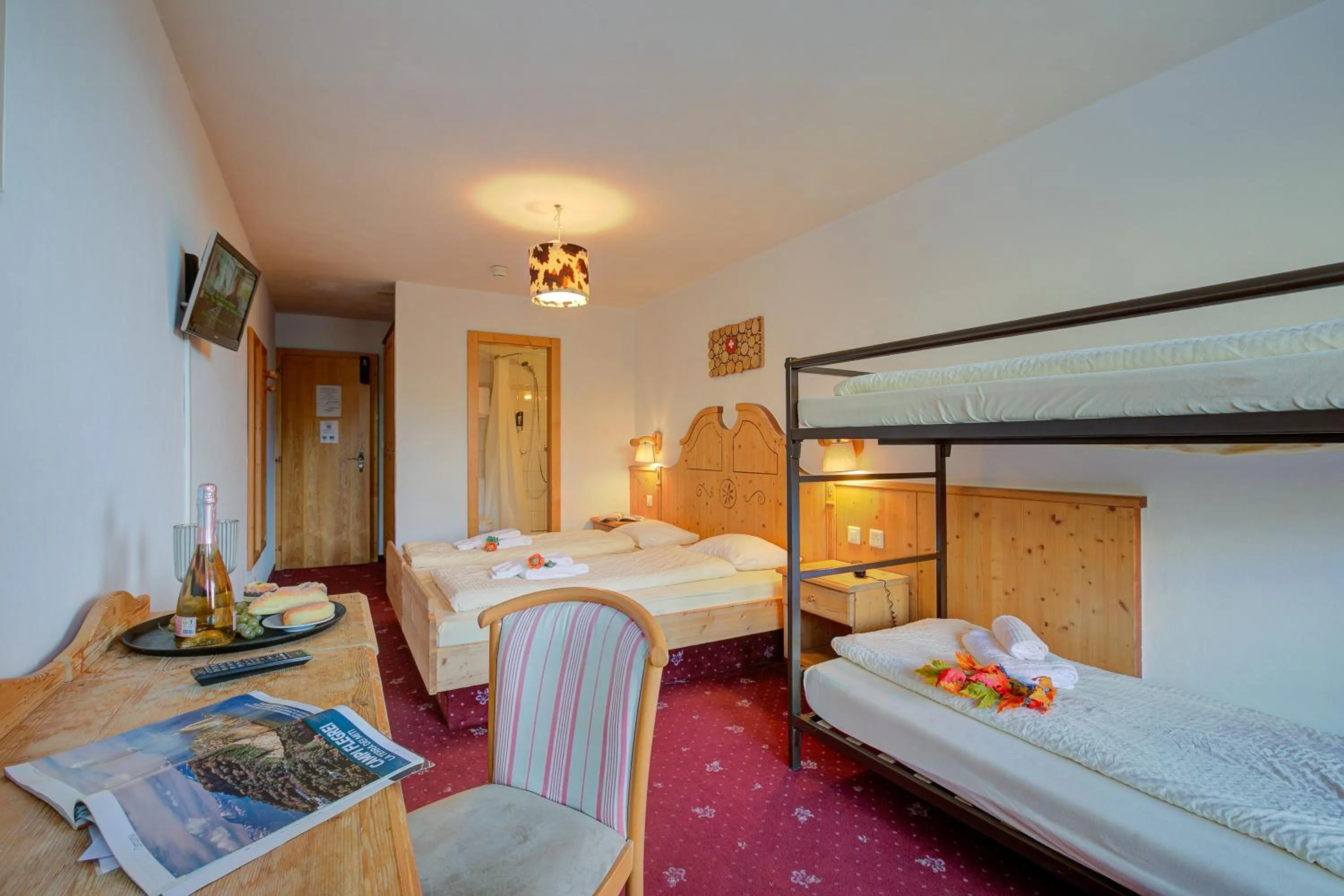 Living room, Bed in Hotel Relais Alpin