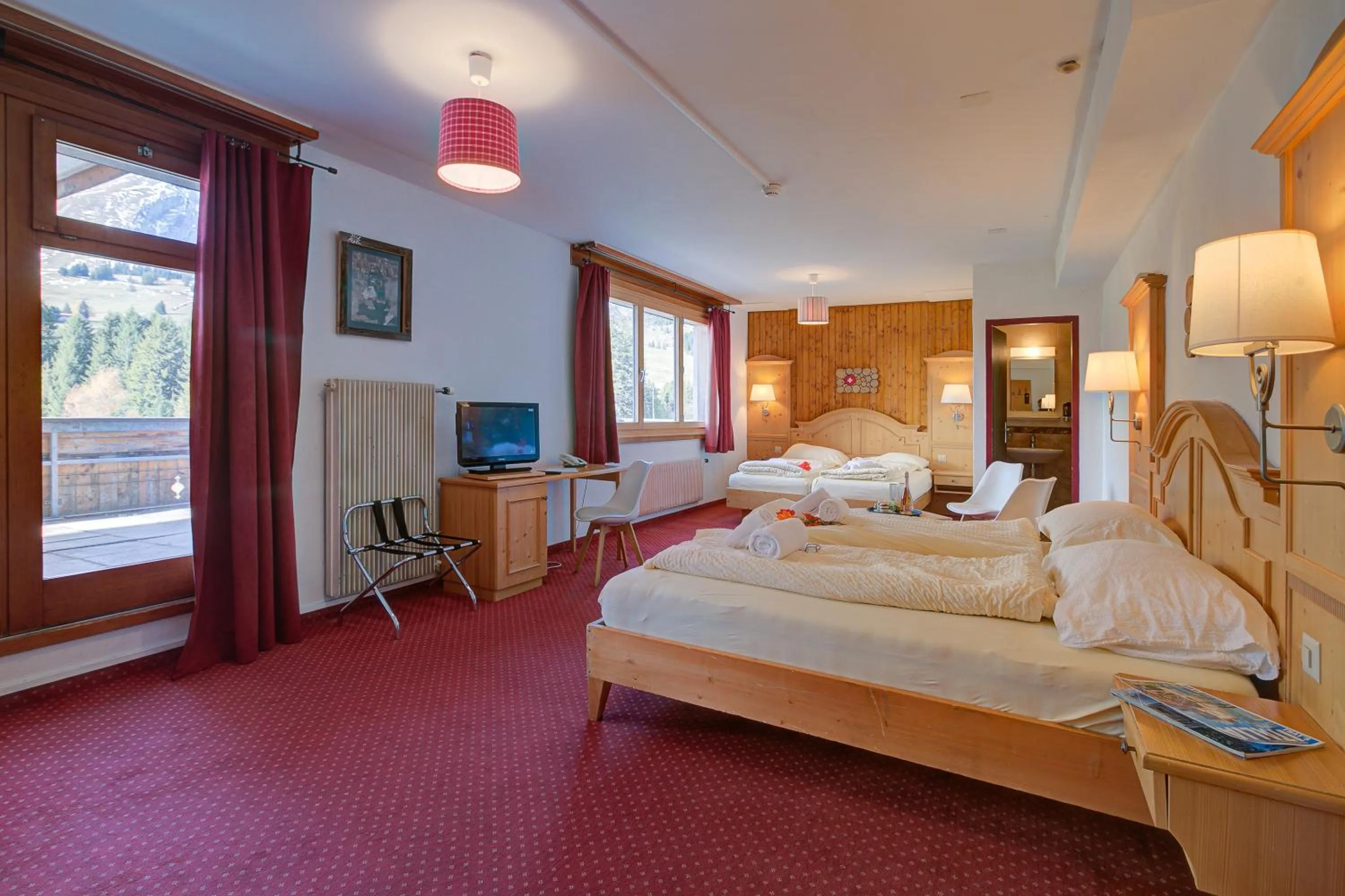 Living room, Bed in Hotel Relais Alpin