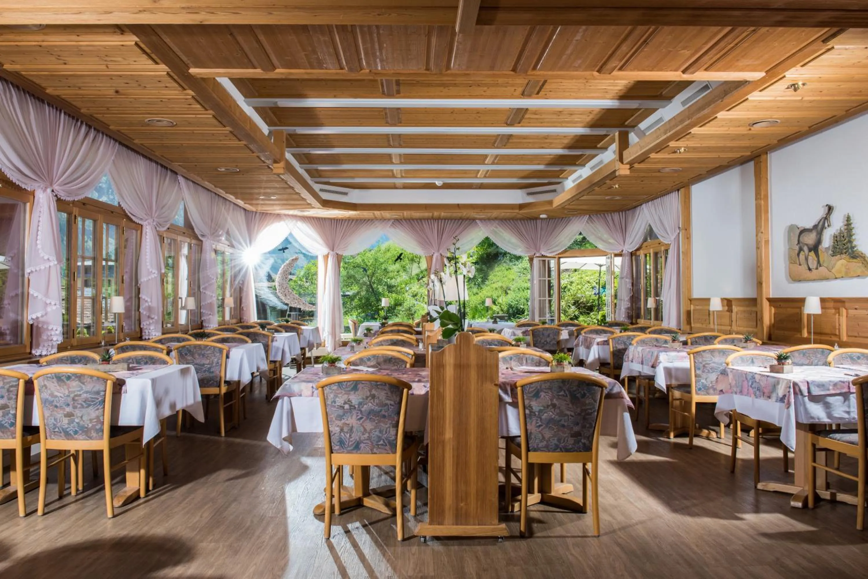 Restaurant/places to eat in Hotel Silberhorn