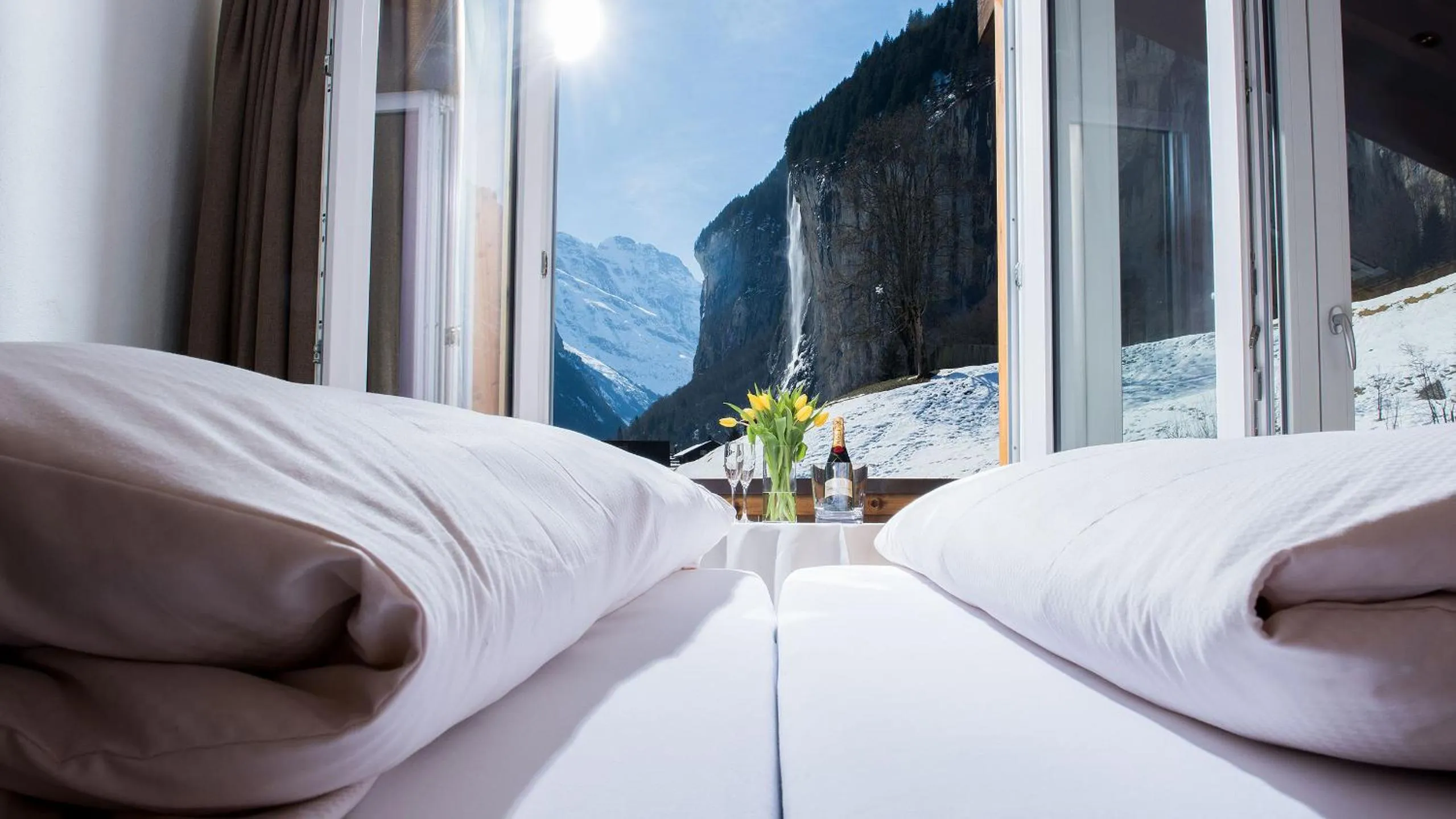 Mountain view, Bed in Hotel Silberhorn
