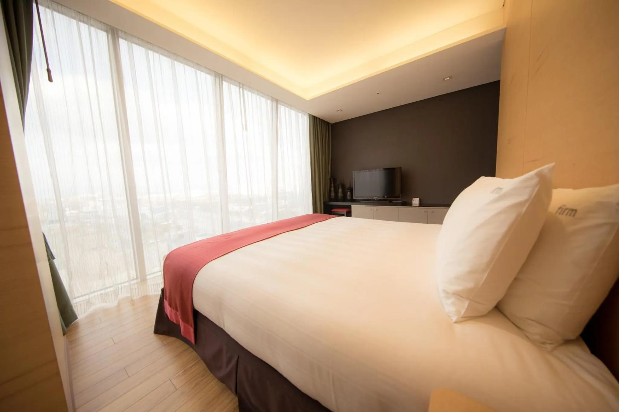 Photo of the whole room, Bed in Holiday Inn Gwangju by IHG