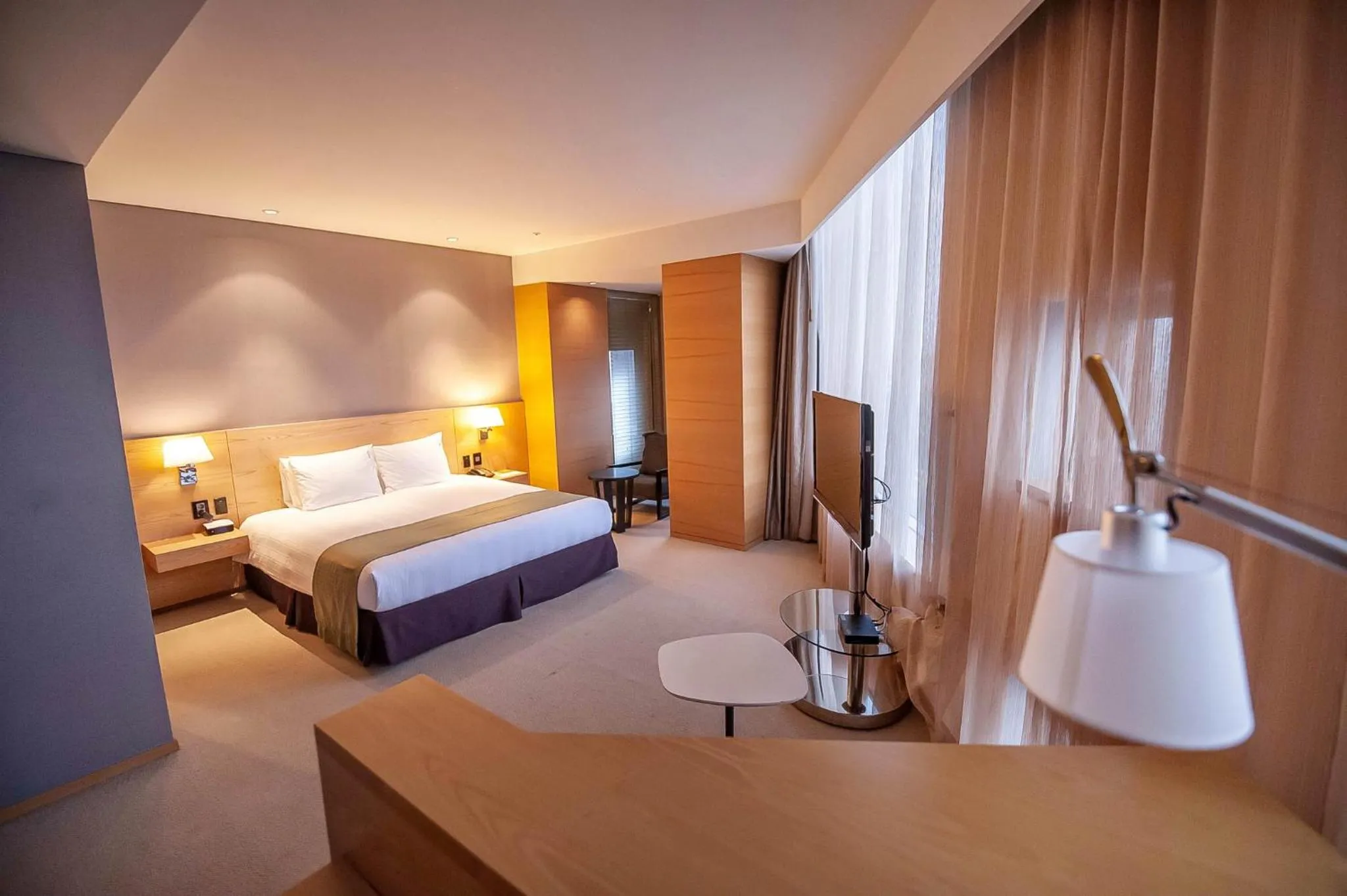 Photo of the whole room, Bed in Holiday Inn Gwangju by IHG