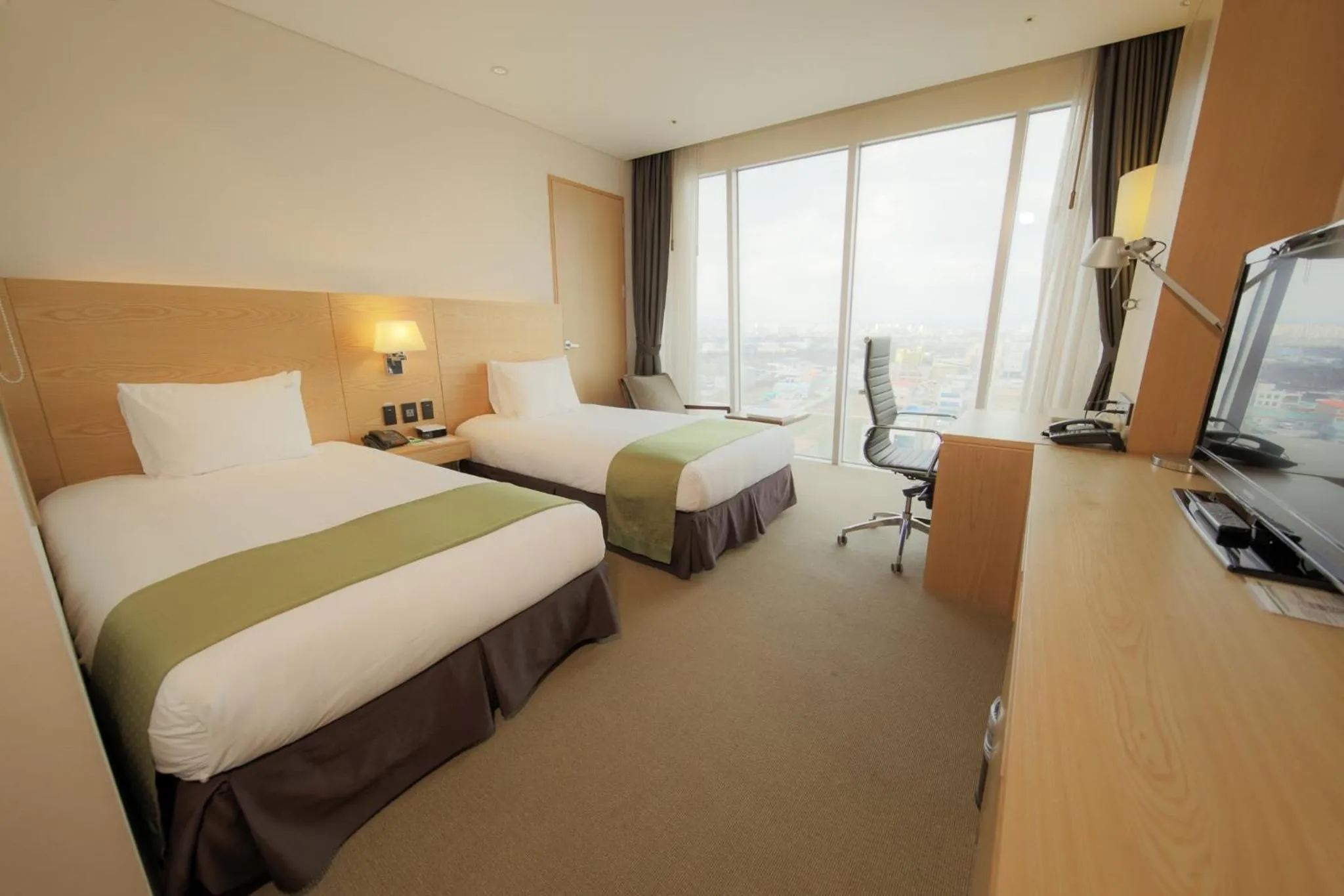 Photo of the whole room, Bed in Holiday Inn Gwangju by IHG