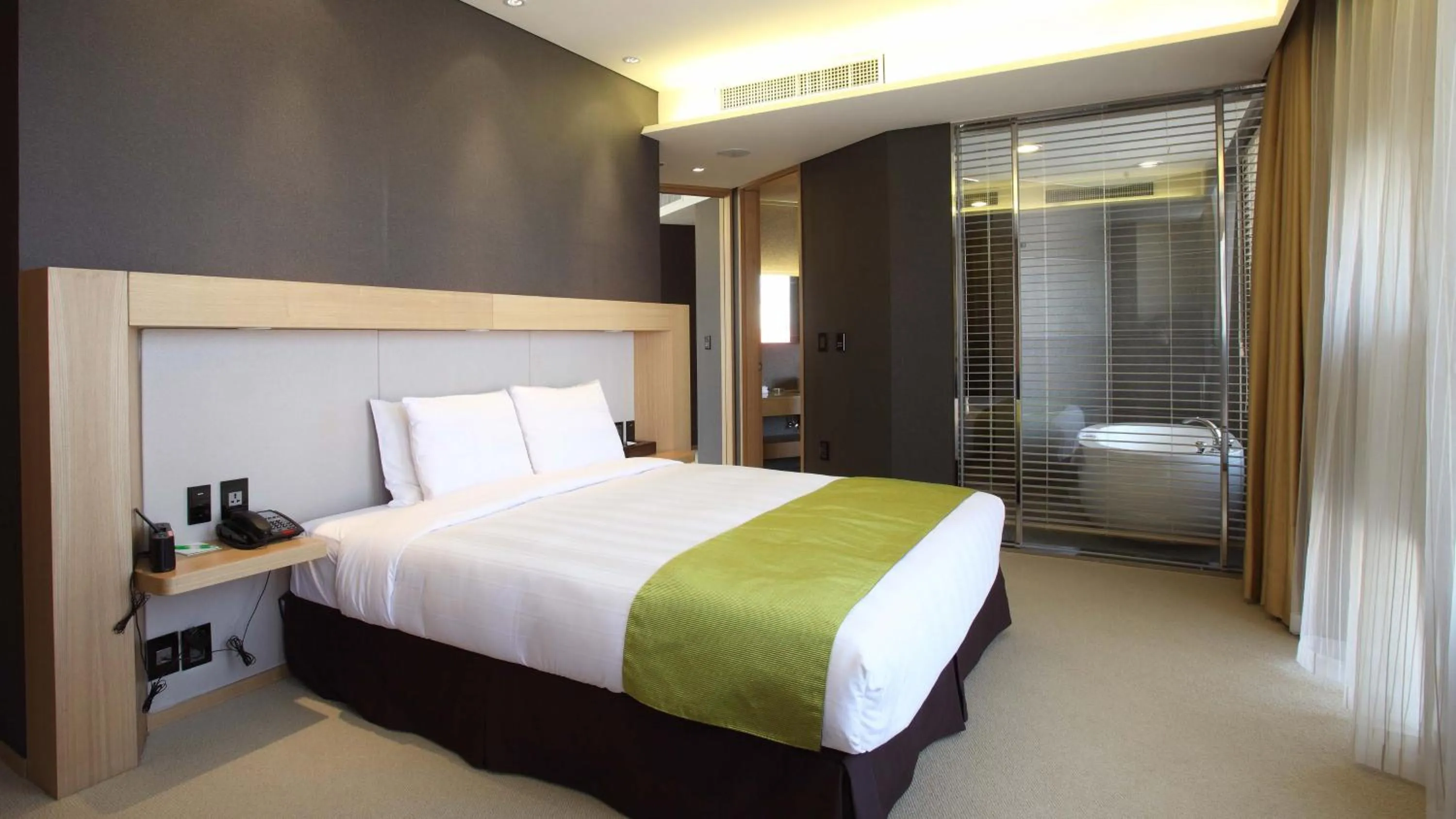 Photo of the whole room, Bed in Holiday Inn Gwangju by IHG