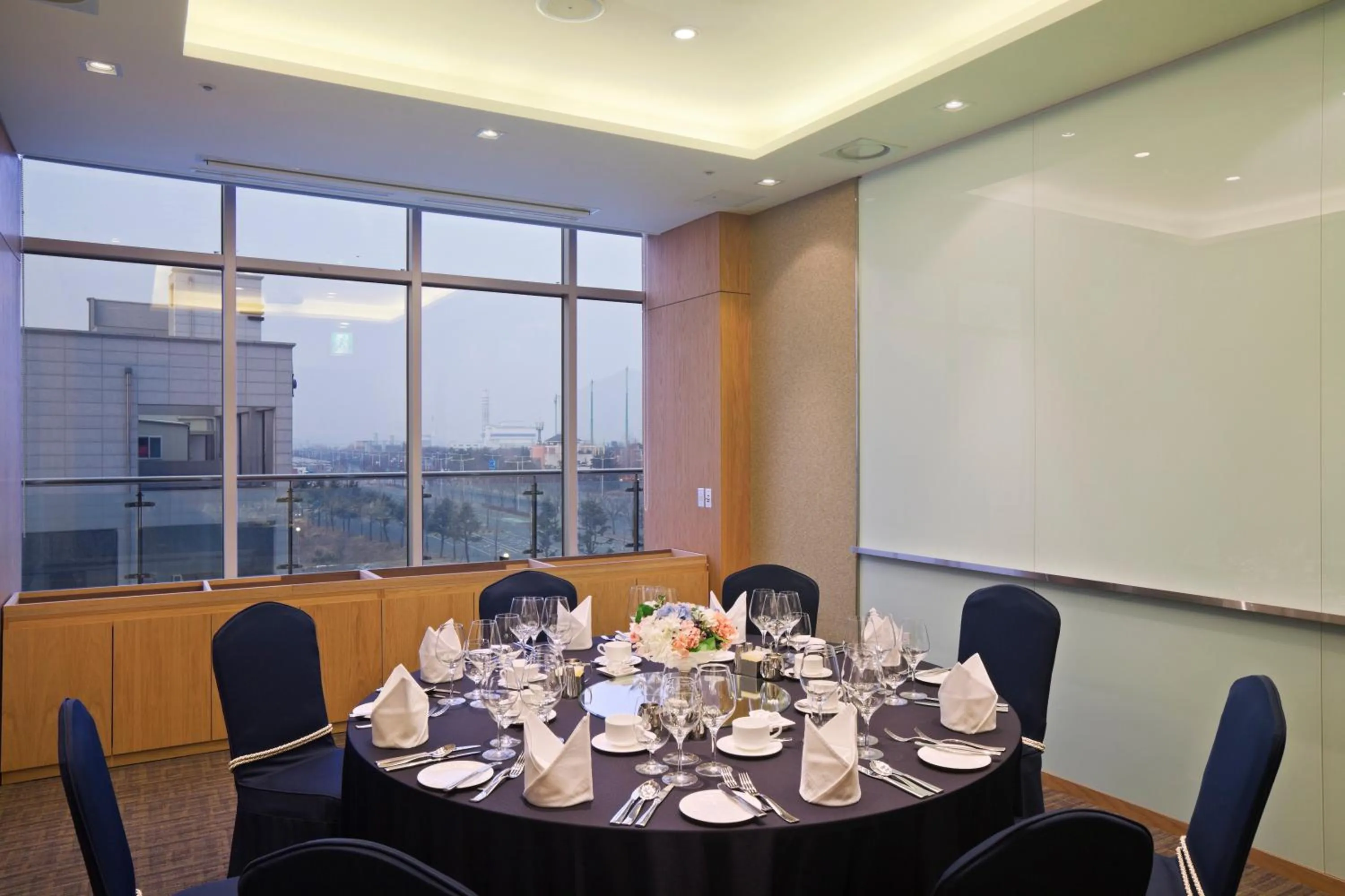 Meeting/conference room in Holiday Inn Gwangju by IHG