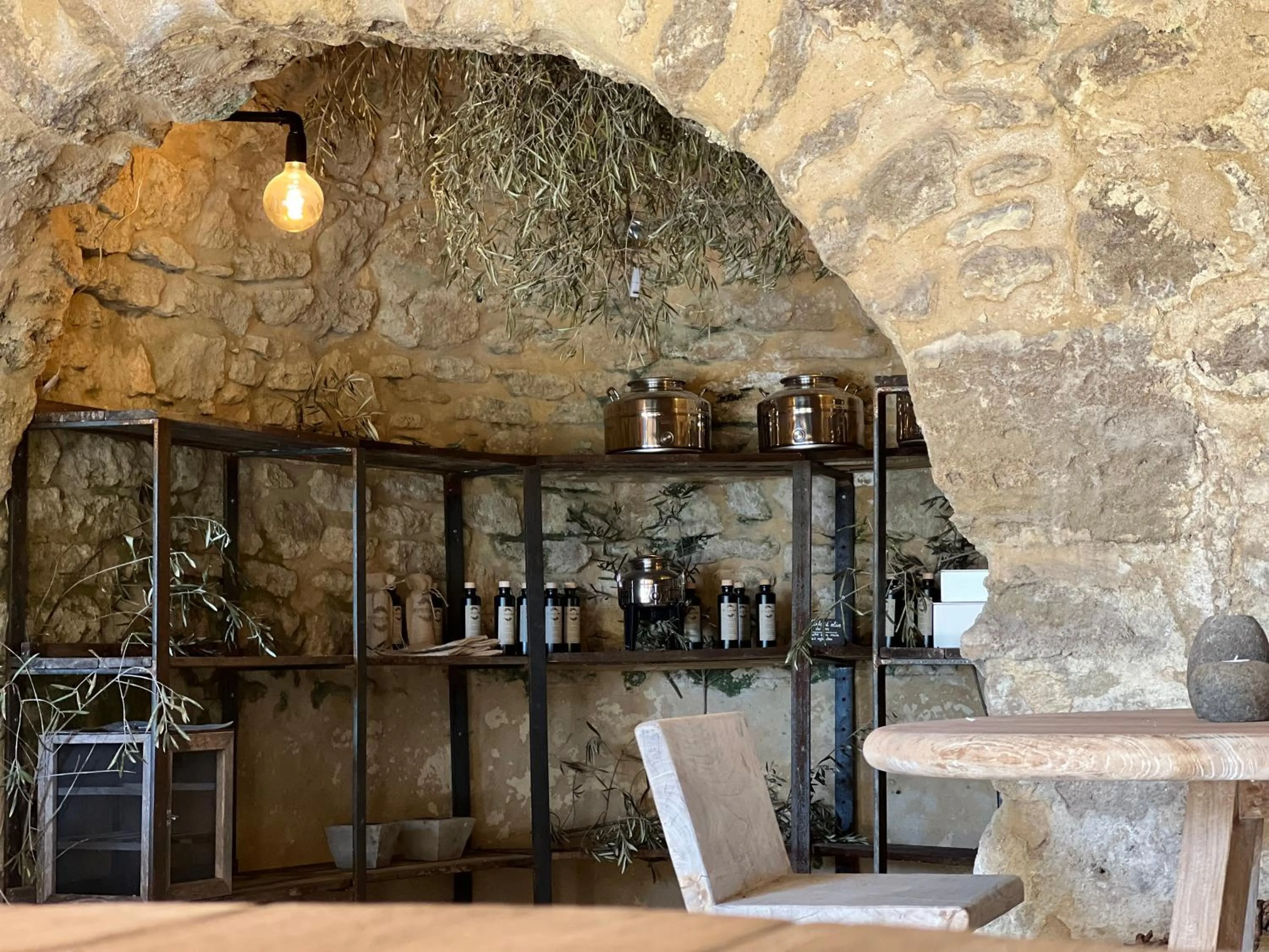 Pool view in Le Mas de Béthel