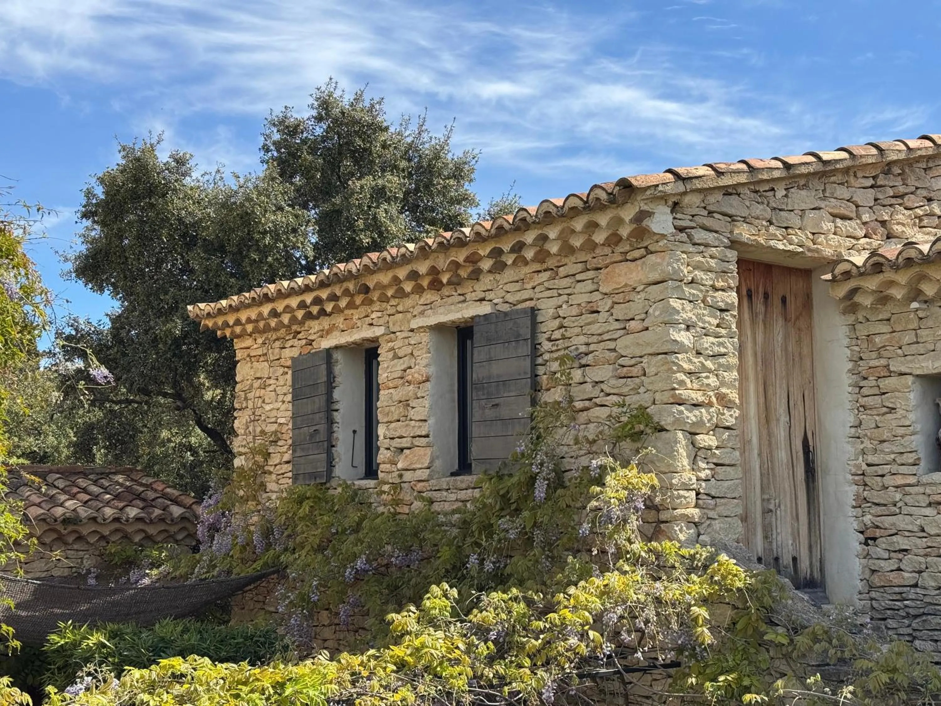 Property building in Le Mas de Béthel