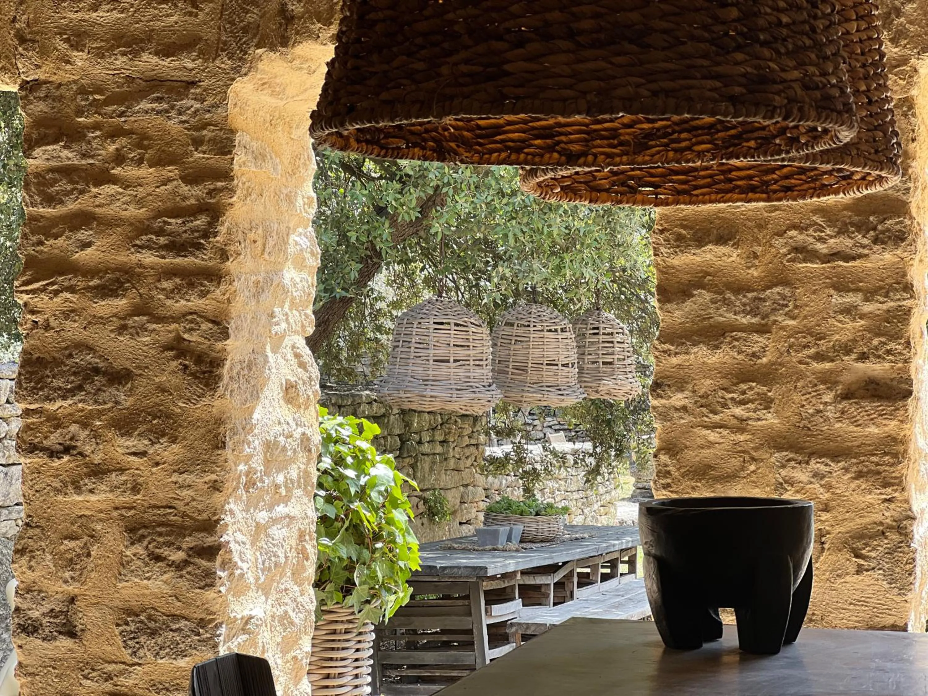 Pool view in Le Mas de Béthel