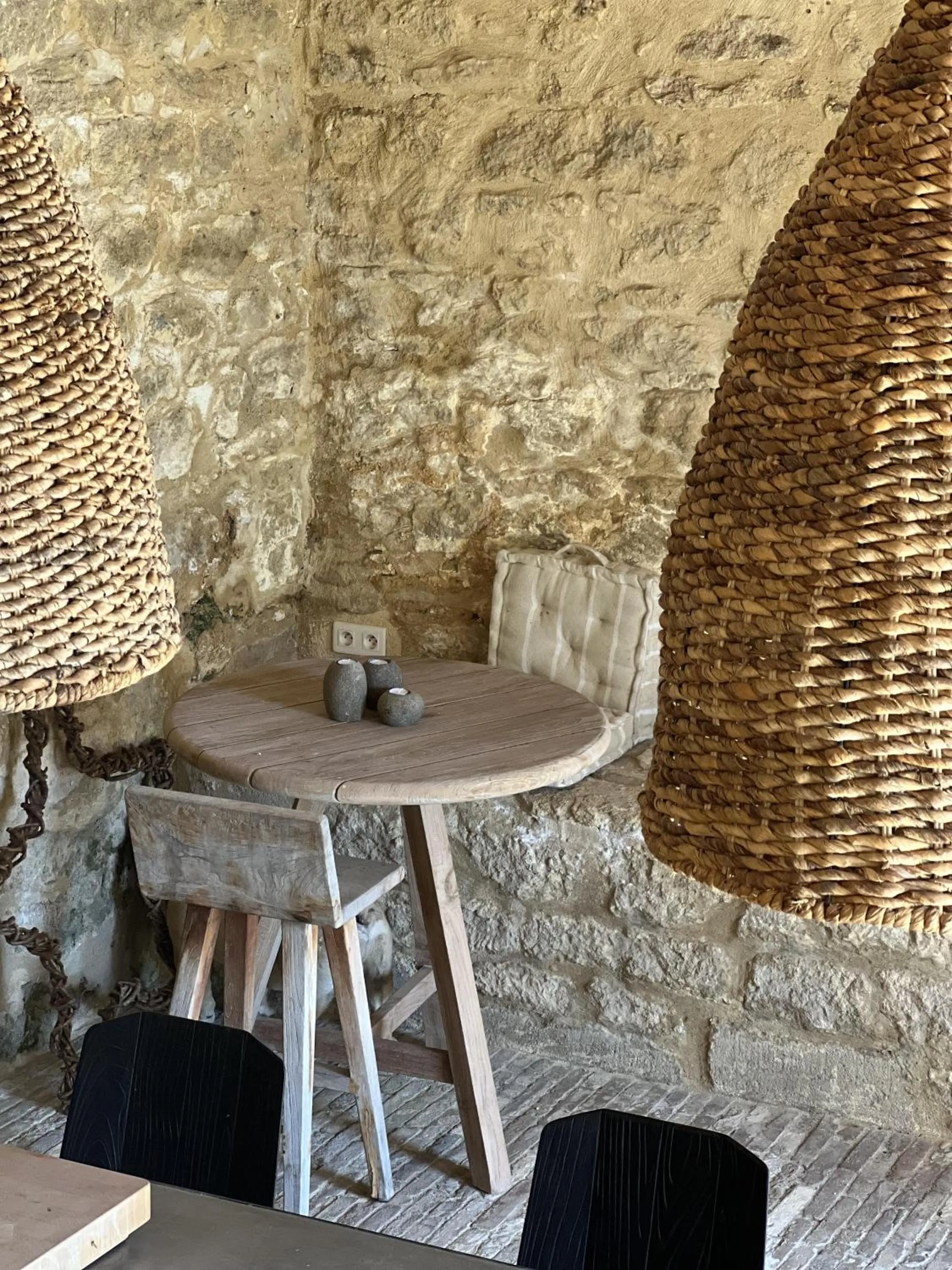 Pool view in Le Mas de Béthel