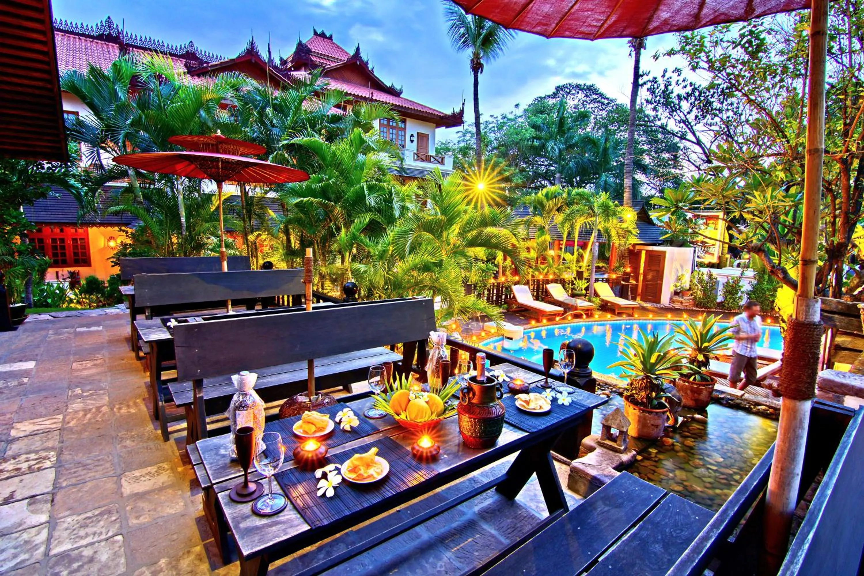 Restaurant/places to eat in The Hotel by the Red Canal