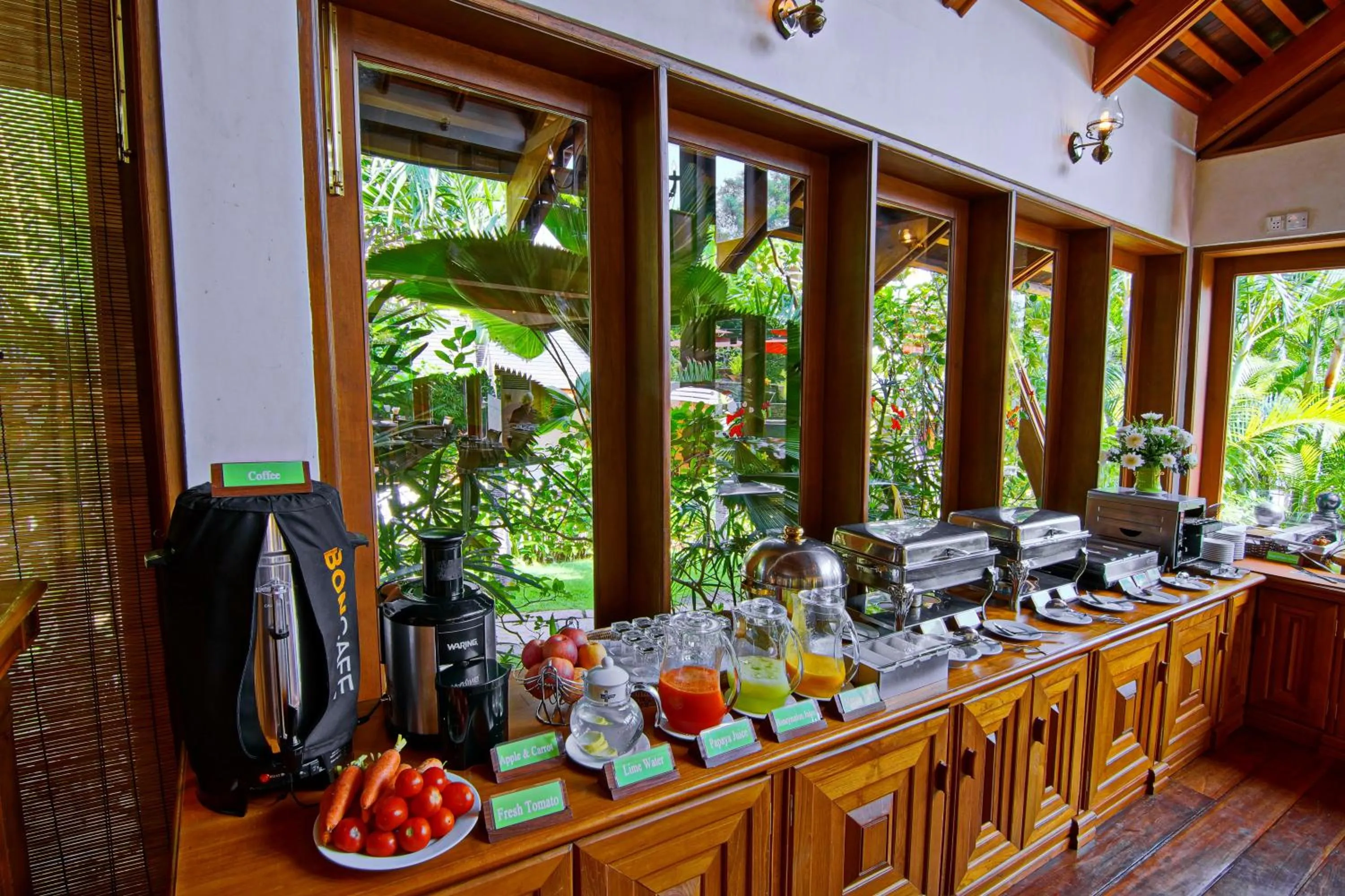 Restaurant/places to eat in The Hotel by the Red Canal