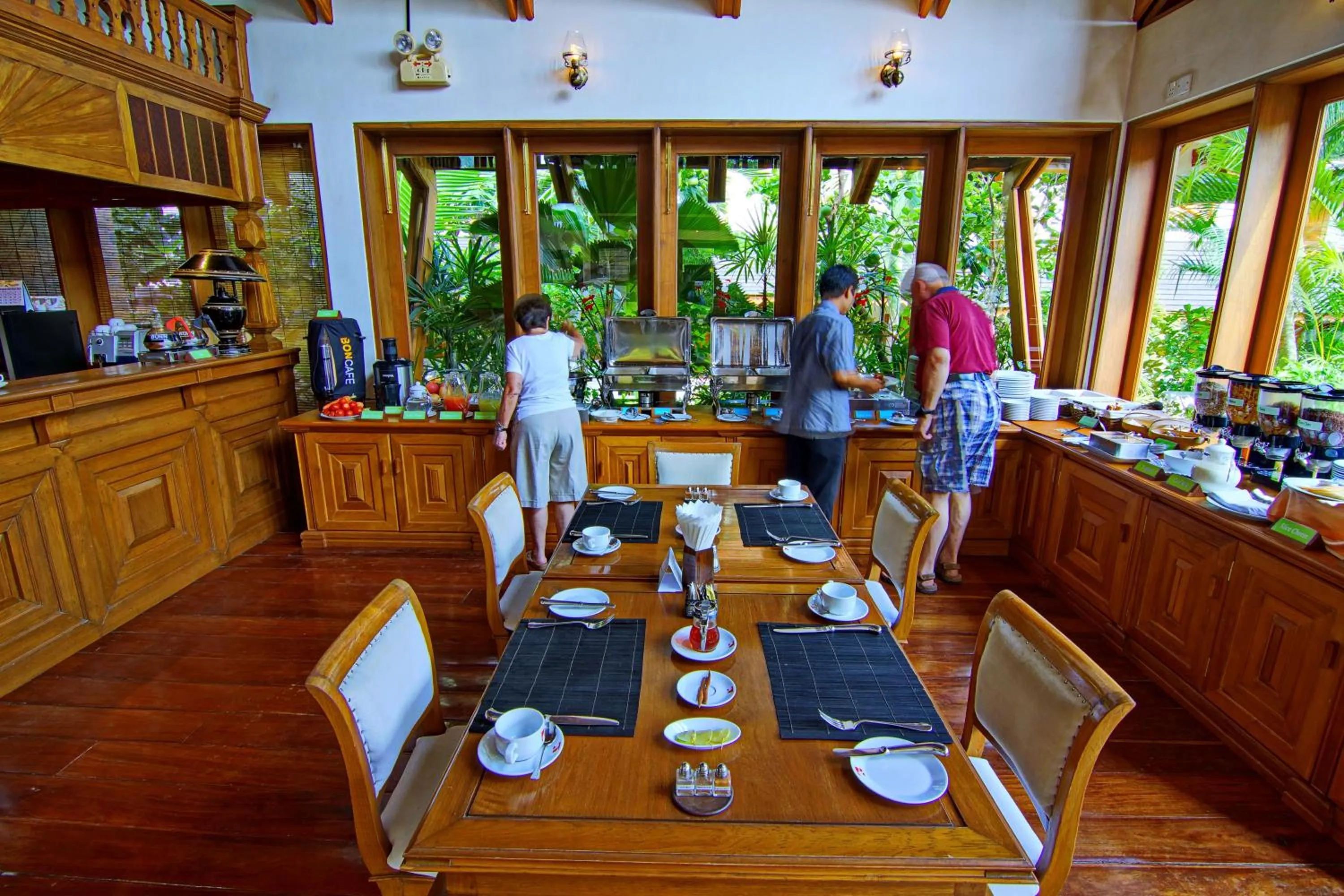 Restaurant/places to eat in The Hotel by the Red Canal