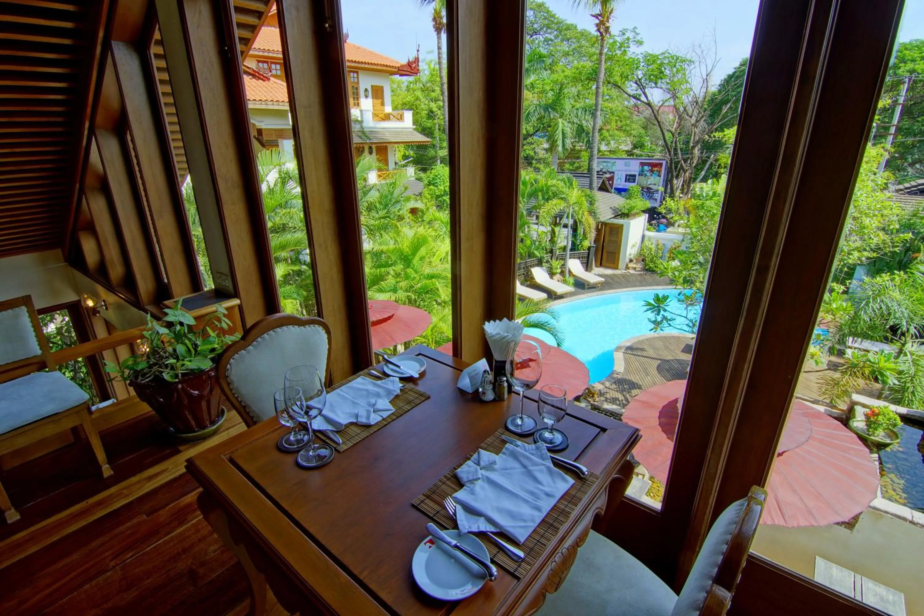 Restaurant/places to eat in The Hotel by the Red Canal