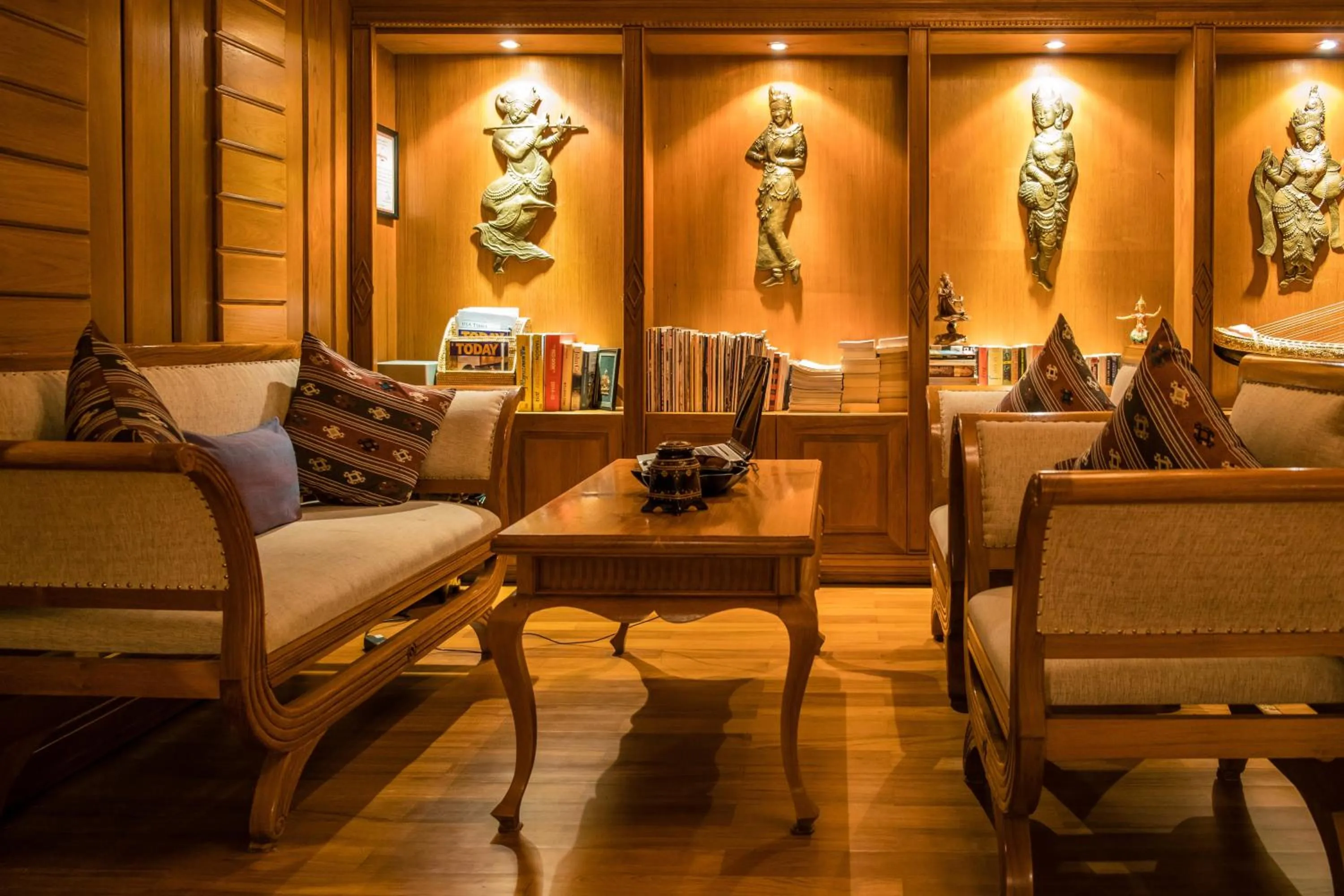 Library in The Hotel by the Red Canal