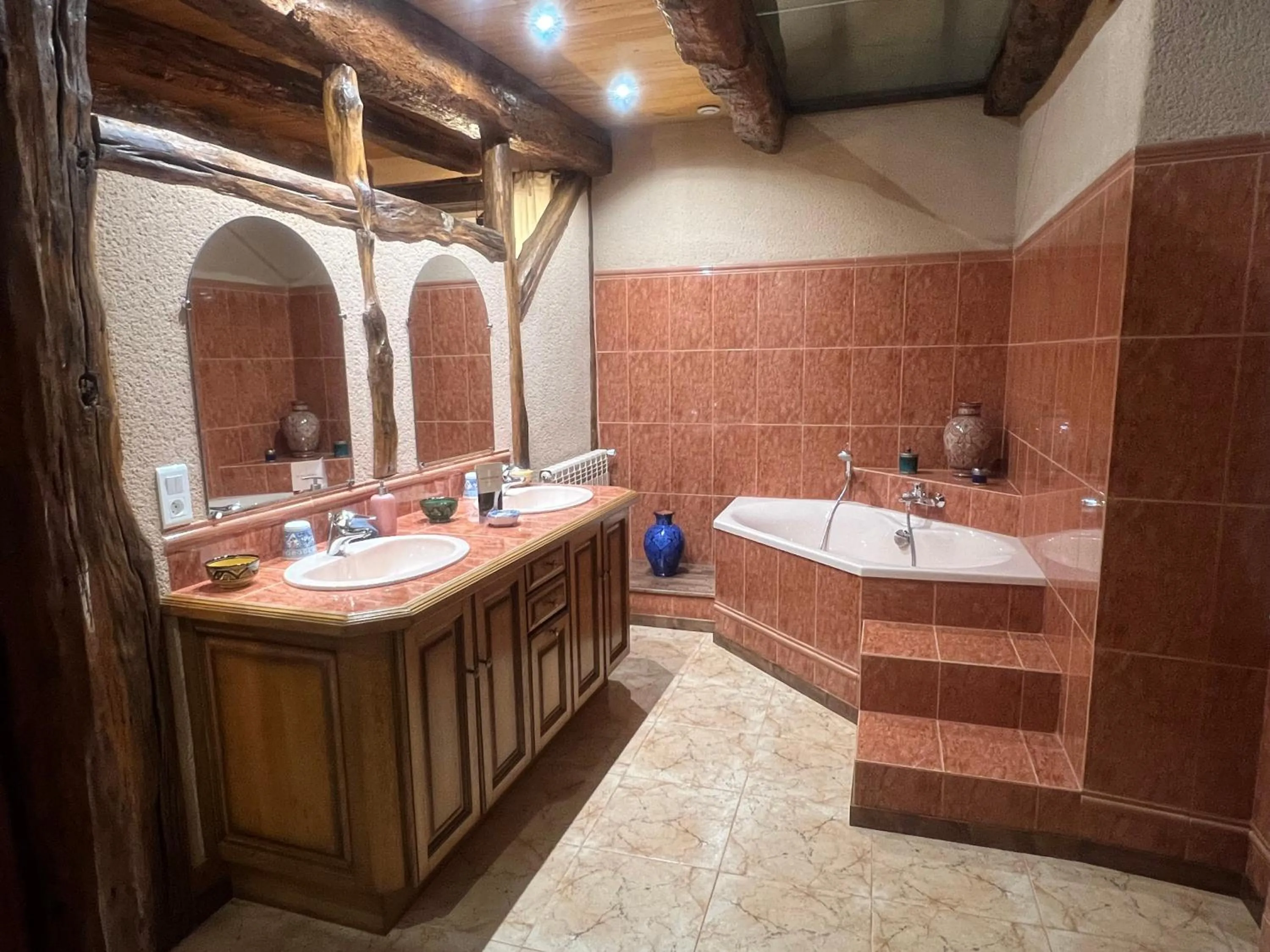 Shower in Le Relais des Chevaliers "La Suite des Seigneurs"