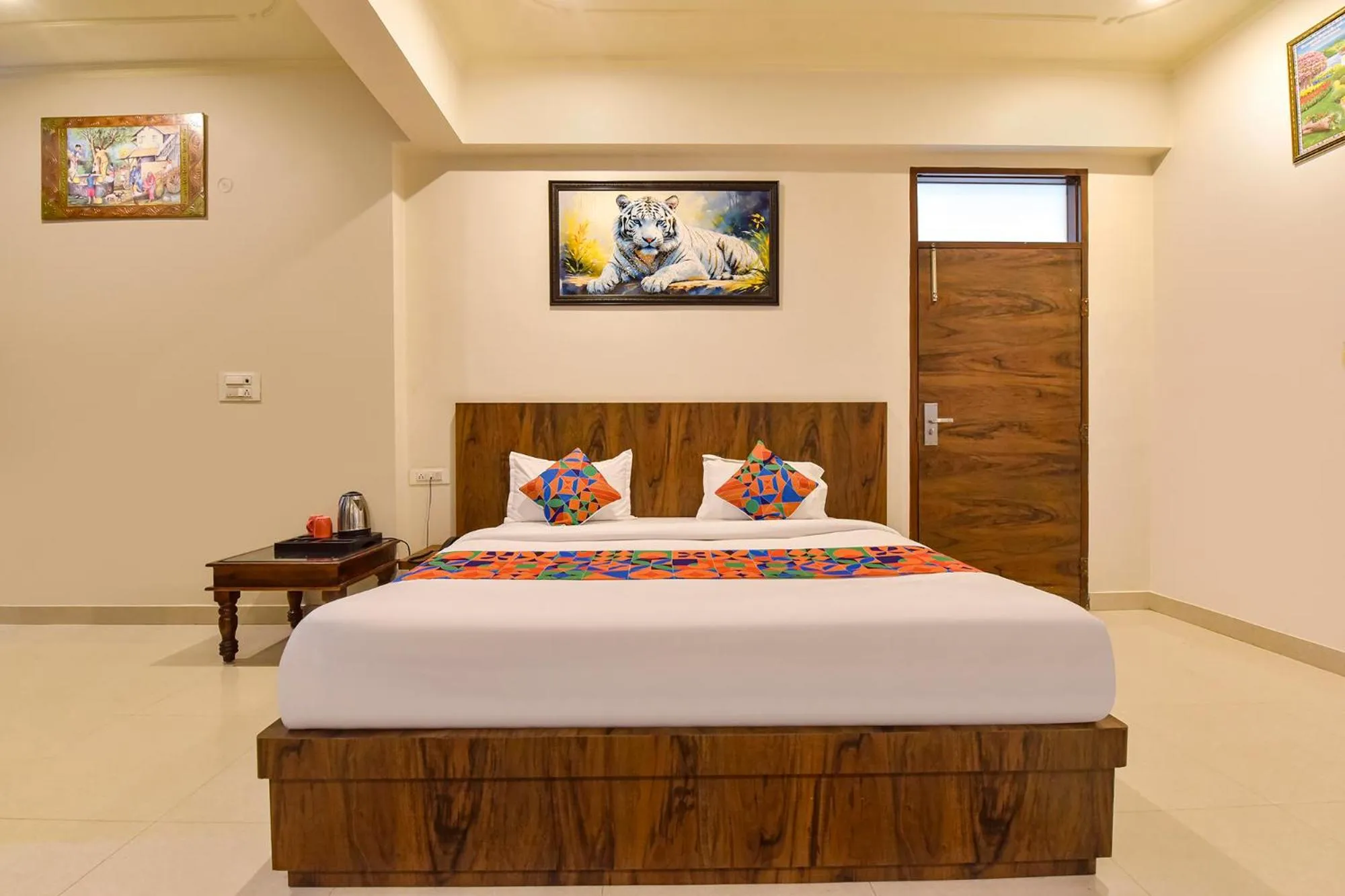 Bed in FabHotel Shiv Palace