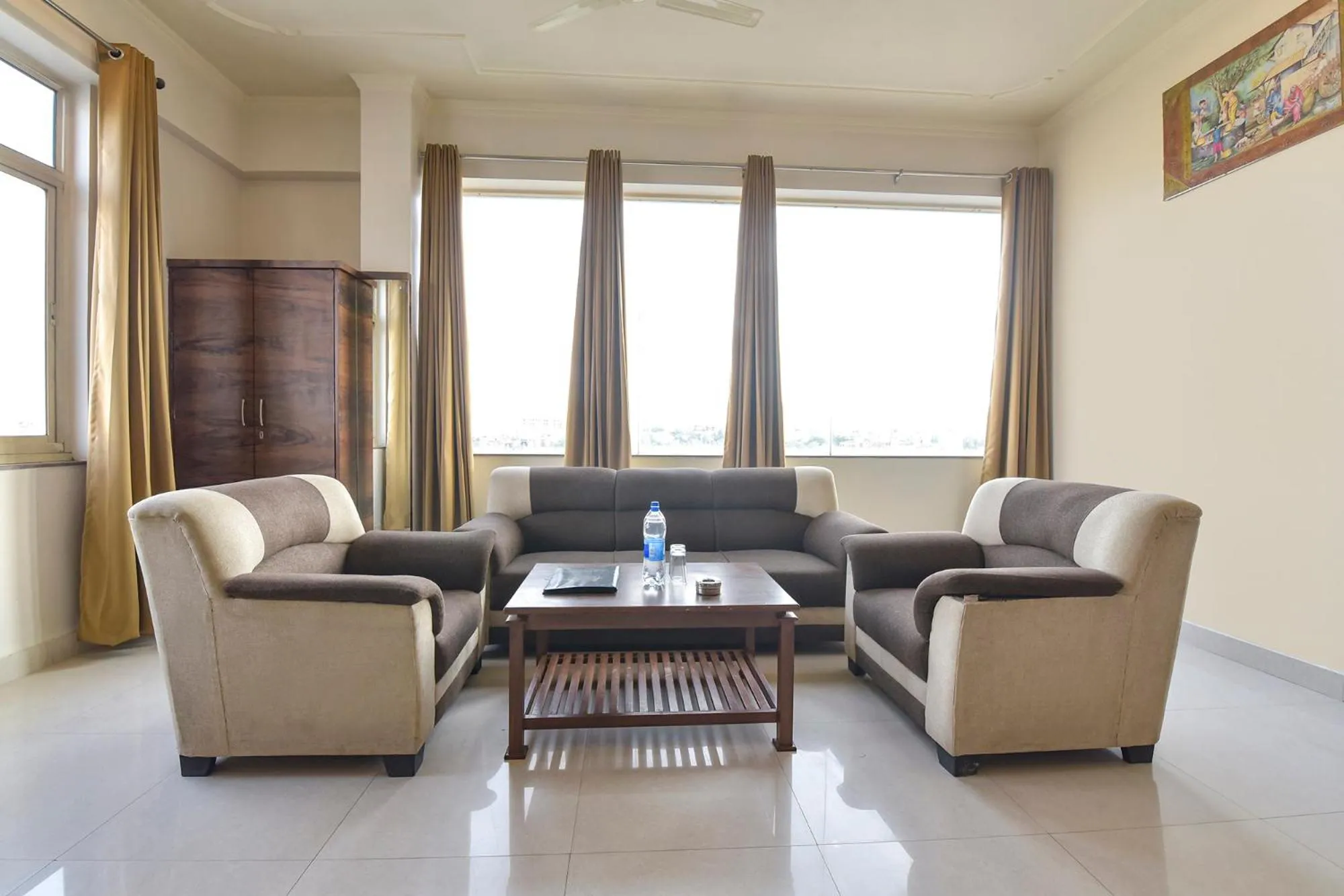 Seating area in FabHotel Shiv Palace