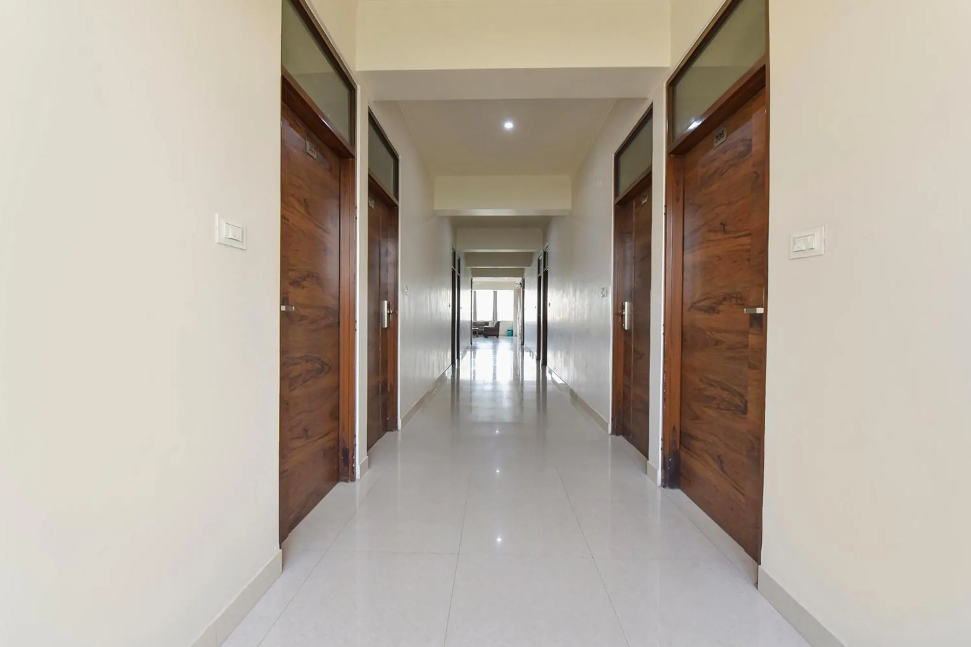 Lobby or reception in FabHotel Shiv Palace