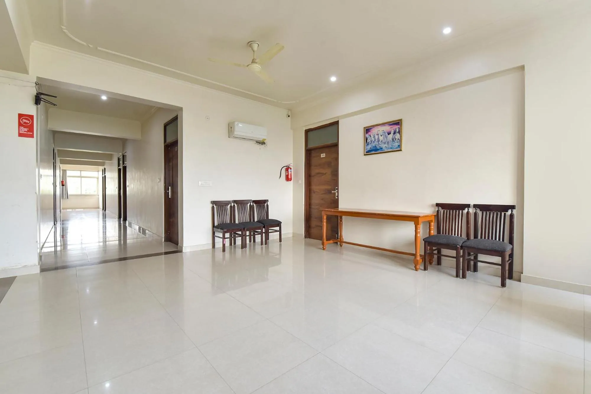 Lobby or reception in FabHotel Shiv Palace