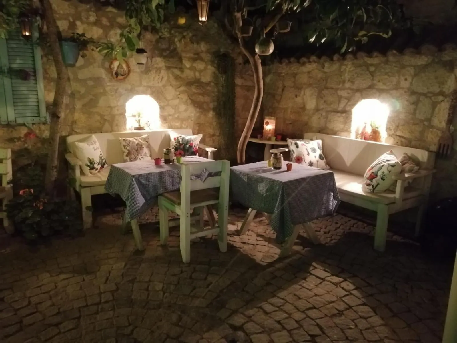 Patio in kaktüshan otel