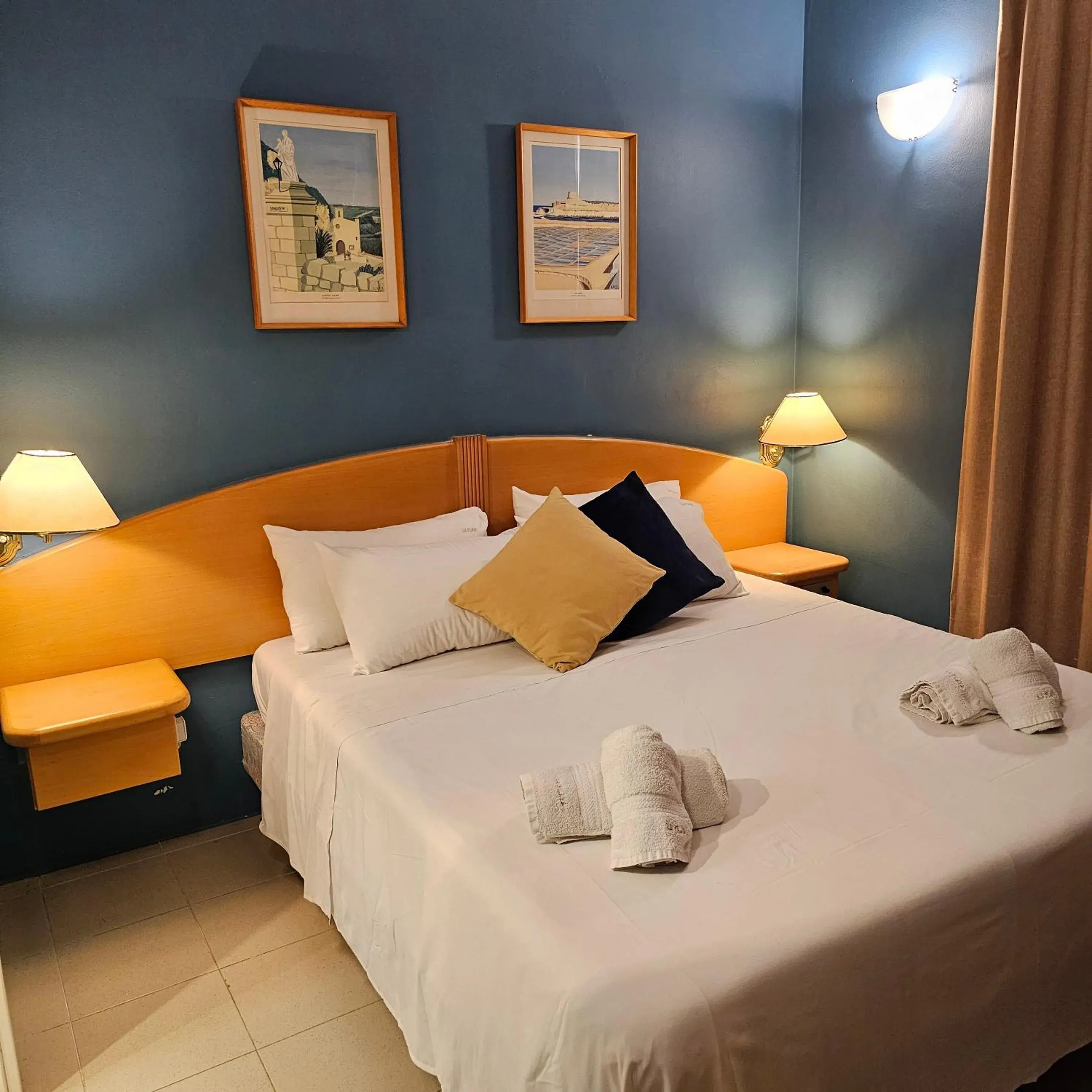 Double or Twin Room with Balcony - single occupancy in La Playa Hotel Double or Twin Room with Balcony - single occupancy in La Playa Hotel