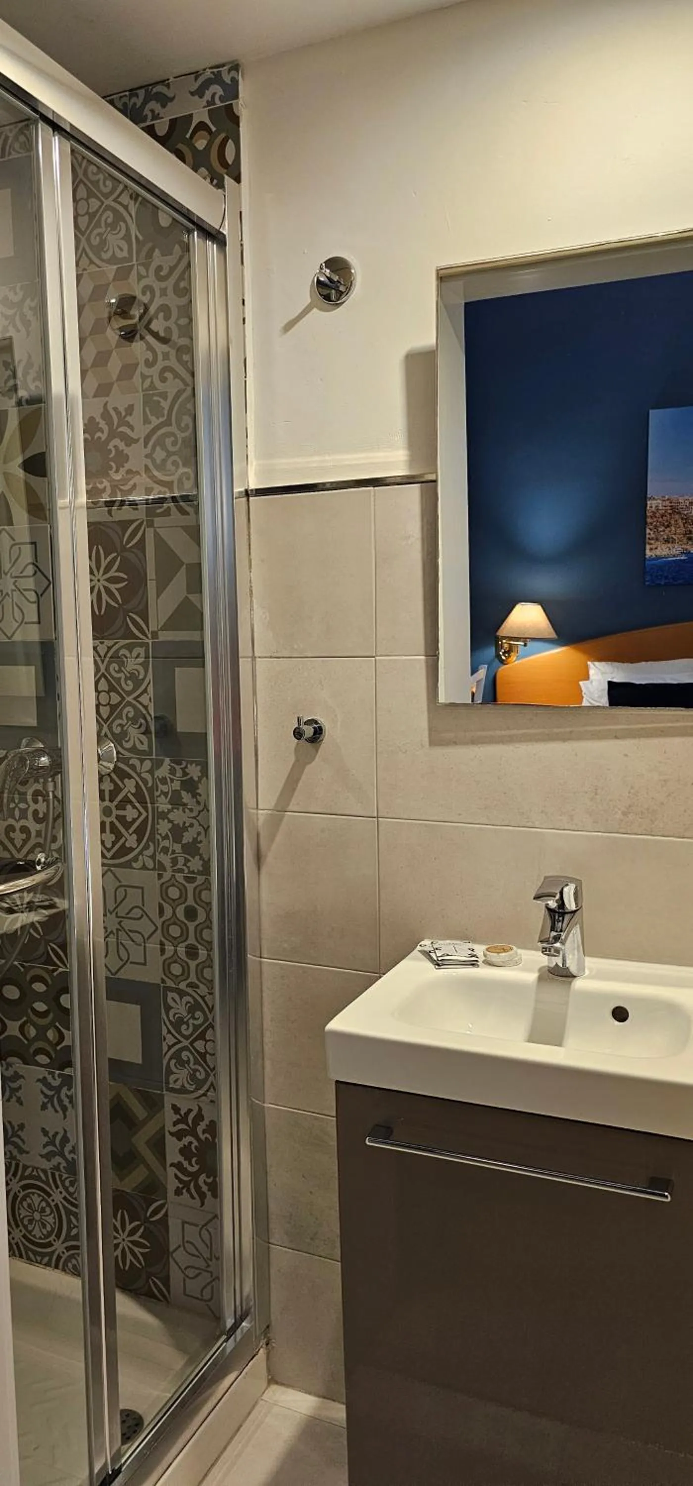 Shower in La Playa Hotel