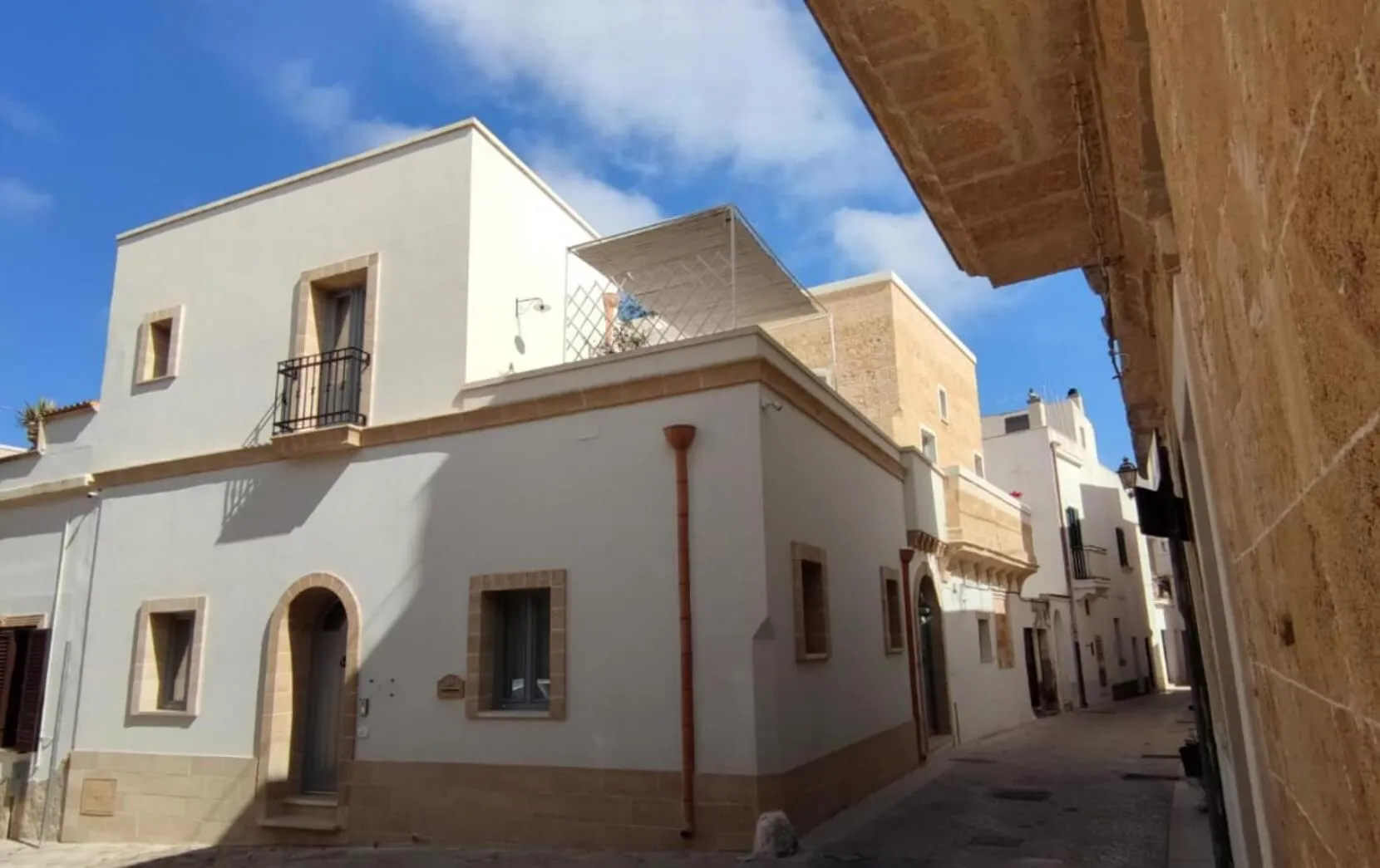 Property building in Asylum Amicorum Bed & Breakfast