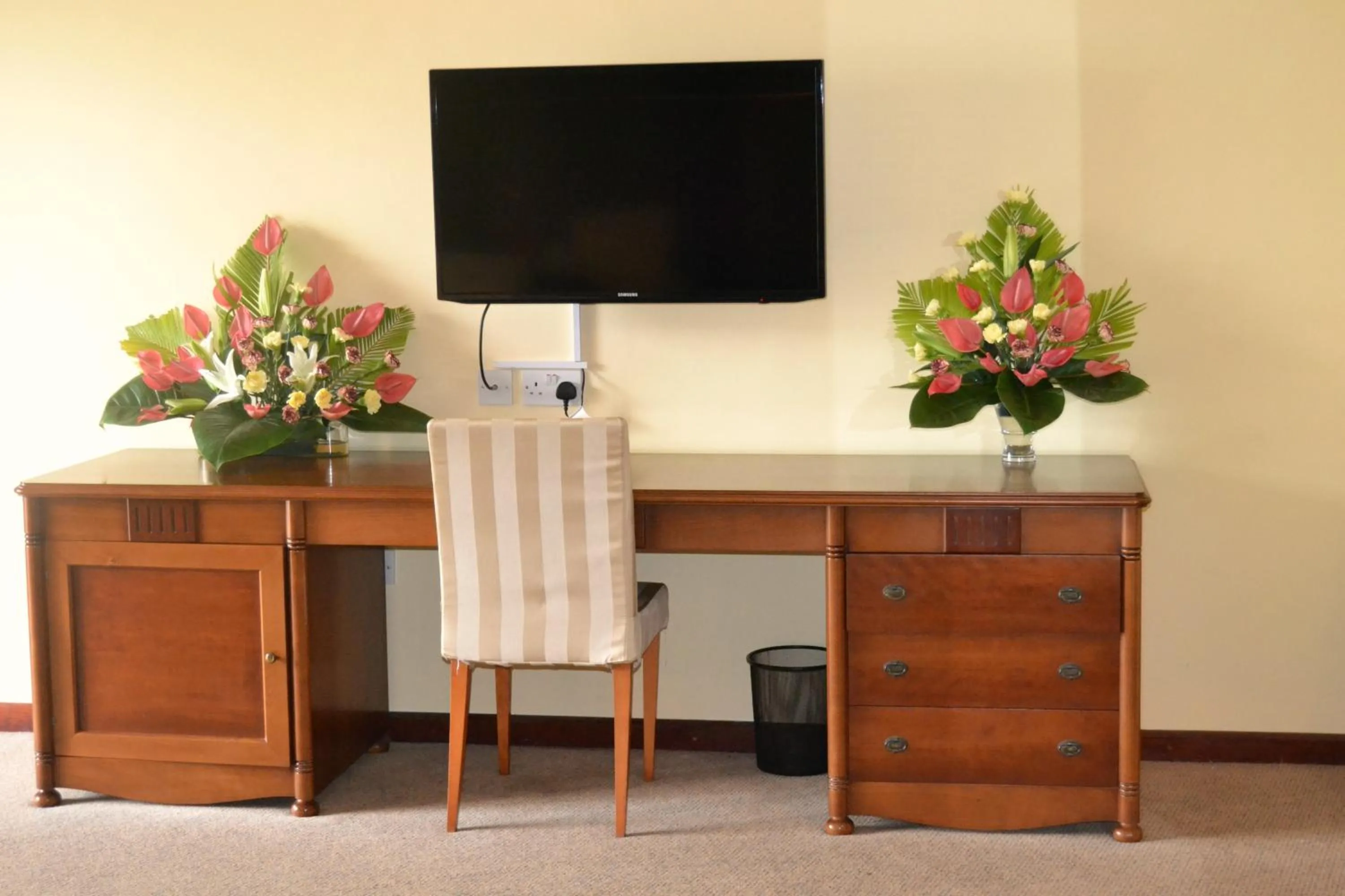 Bedroom, TV/Entertainment Center in Golden Tulip Tanzania