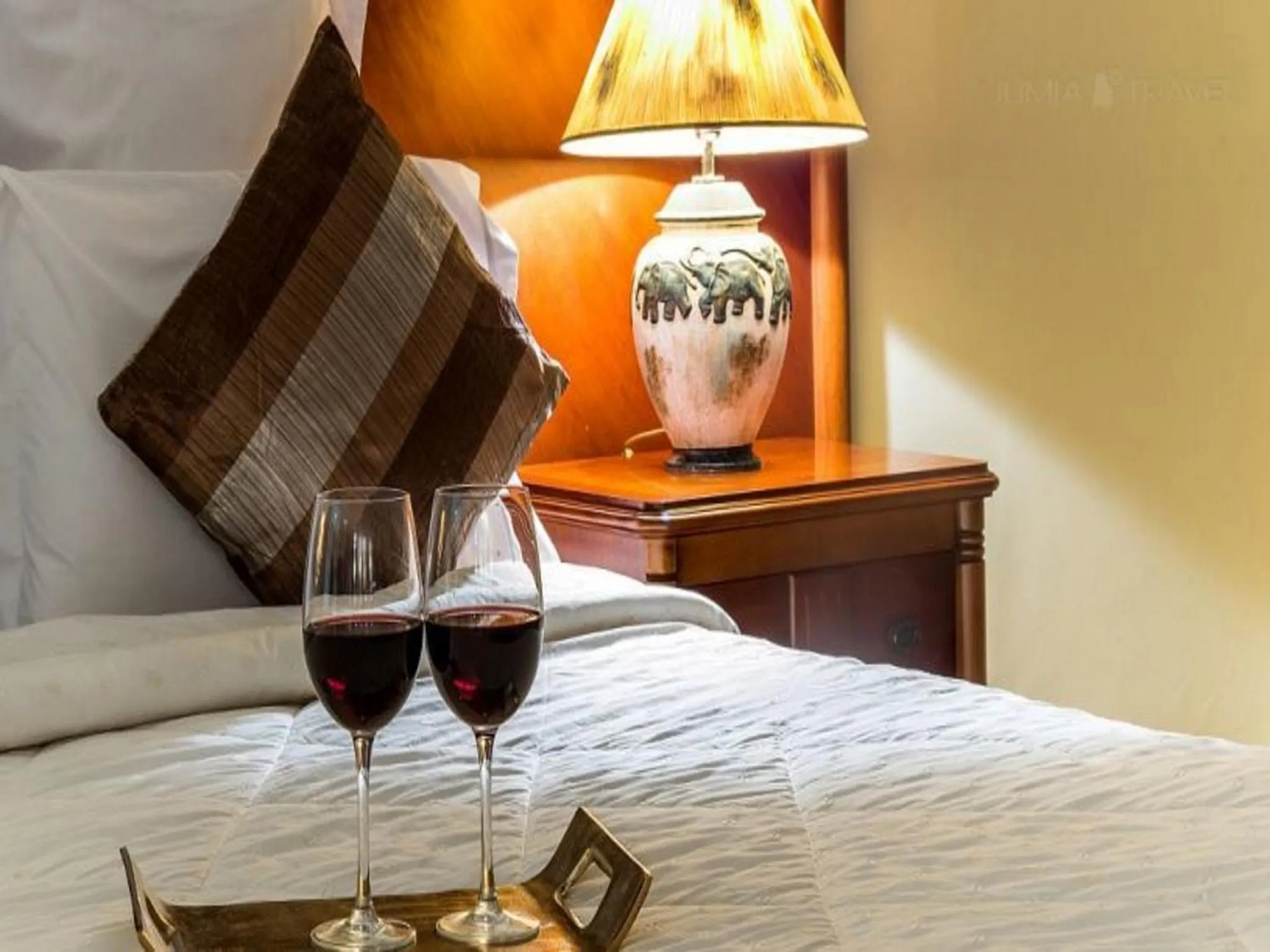 Bed, Drinks in Golden Tulip Tanzania