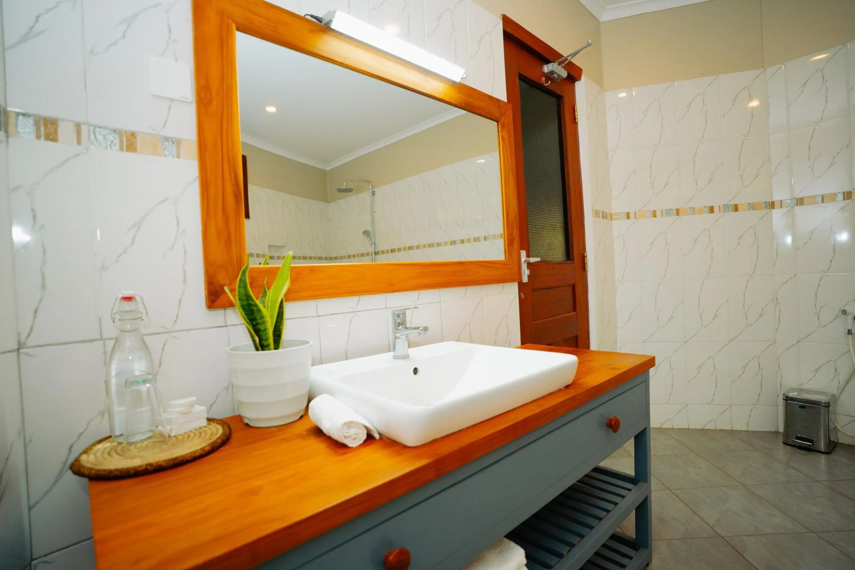 Shower in Arusha Planet Lodge