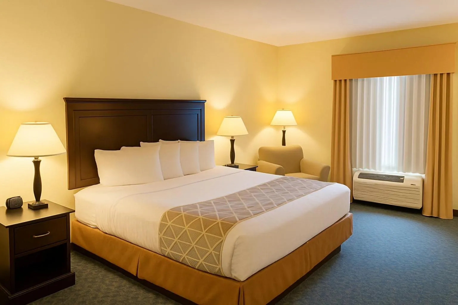 Bedroom, Bed in Ambassador Inn & Suites Tuscaloosa University I-20