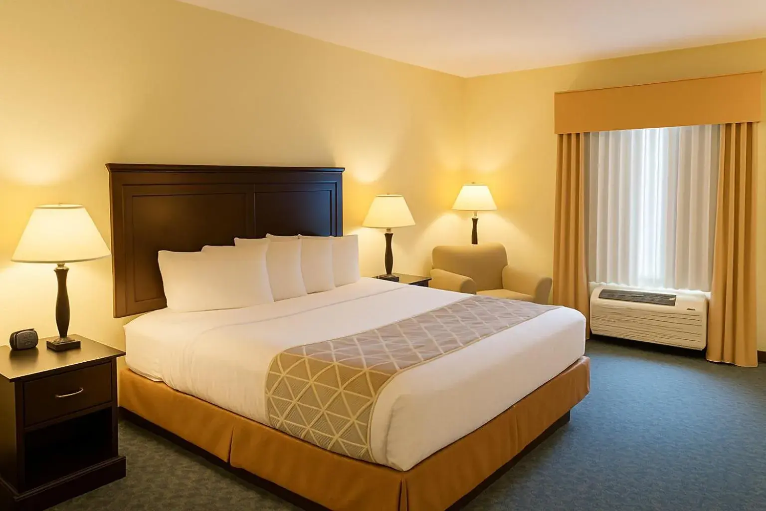 King Room - Non-Smoking in Ambassador Inn & Suites Tuscaloosa University I-20 King Room - Non-Smoking in Ambassador Inn & Suites Tuscaloosa University I-20