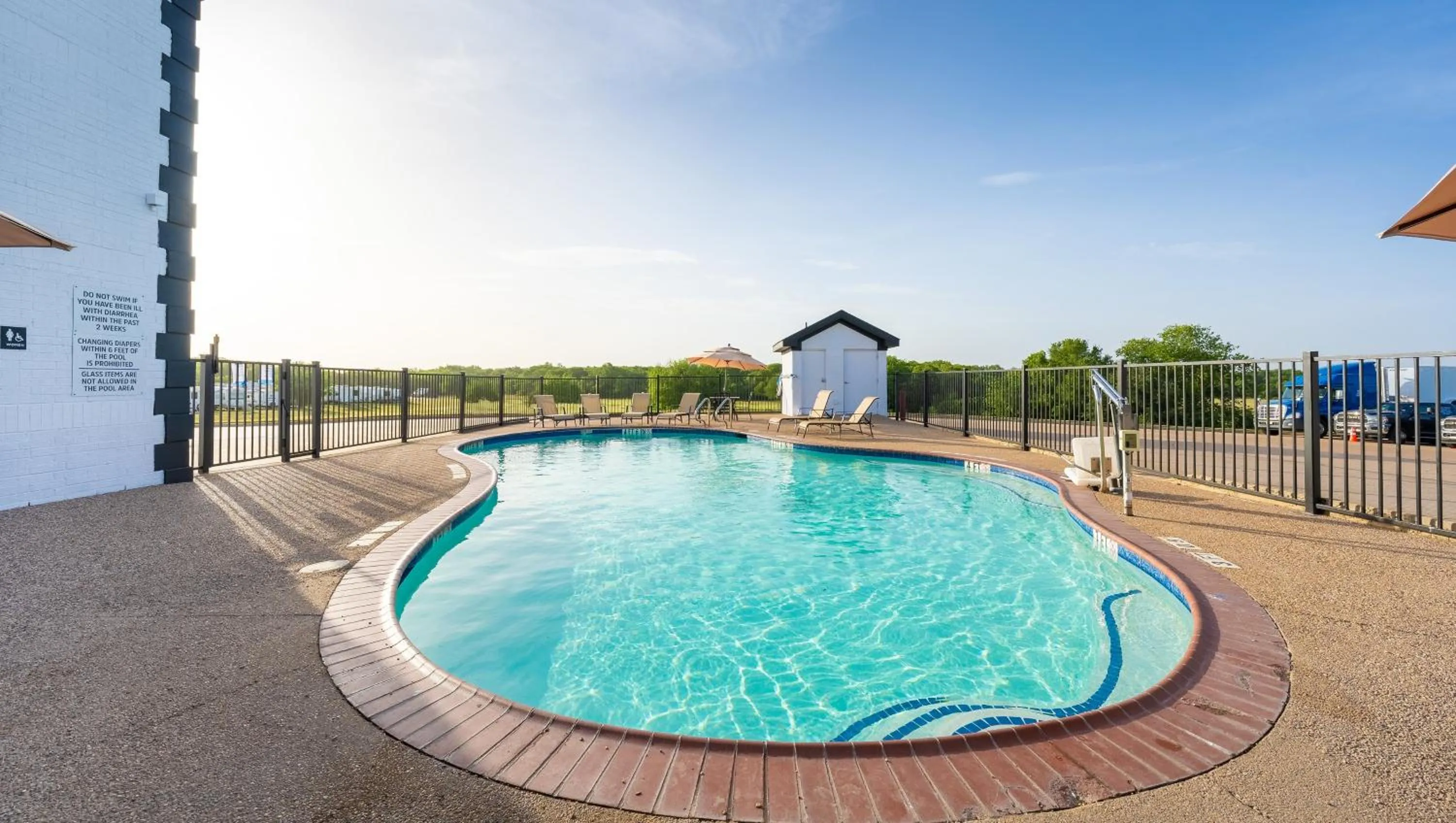 Swimming pool in Atria Hotel and RV McGregor